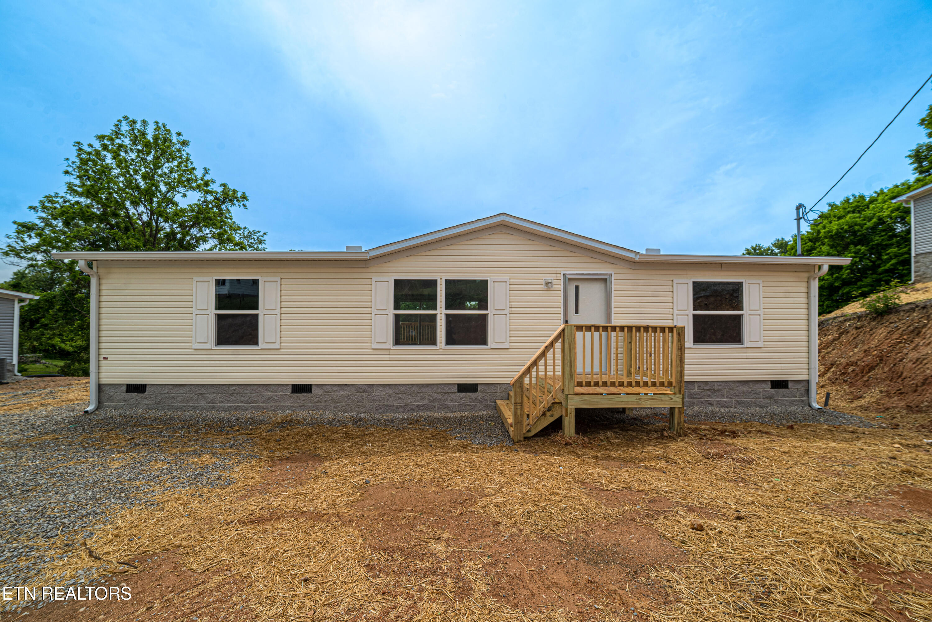 206 Hillside Drive — photo