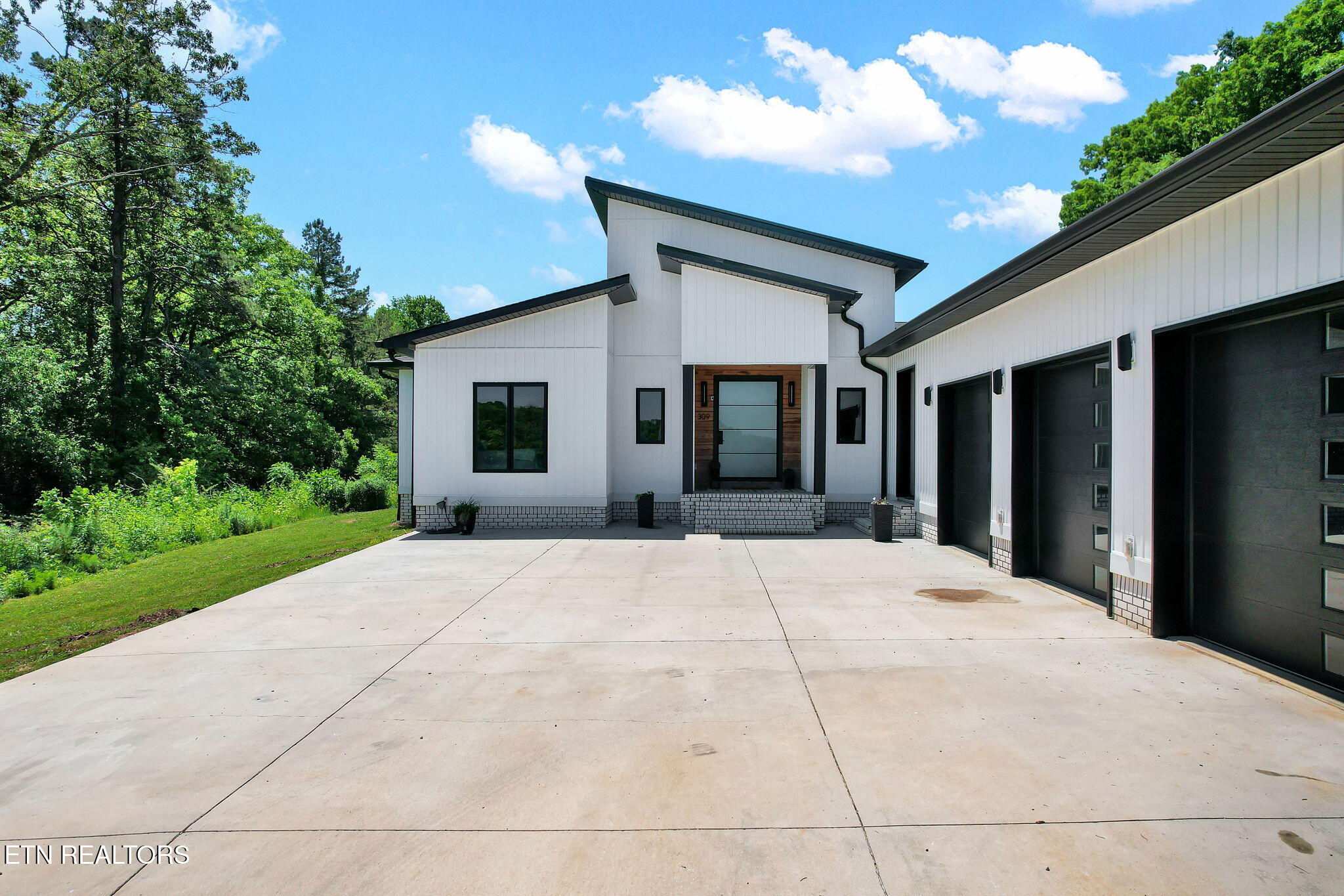 309 County Road 197 — photo