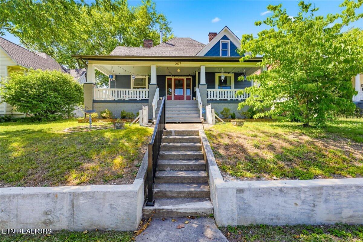 207 E Oak Hill Ave — photo