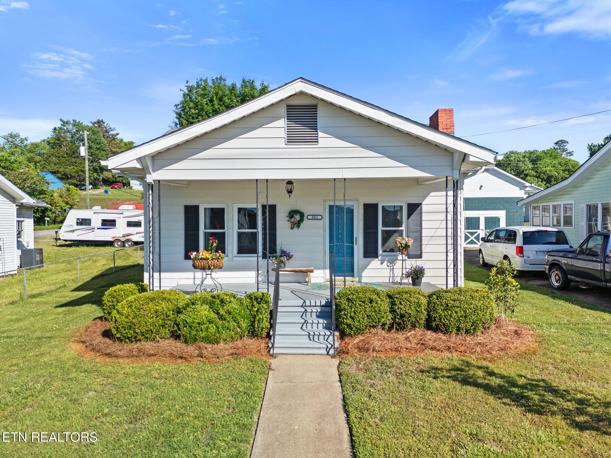 902 Fowler St — photo