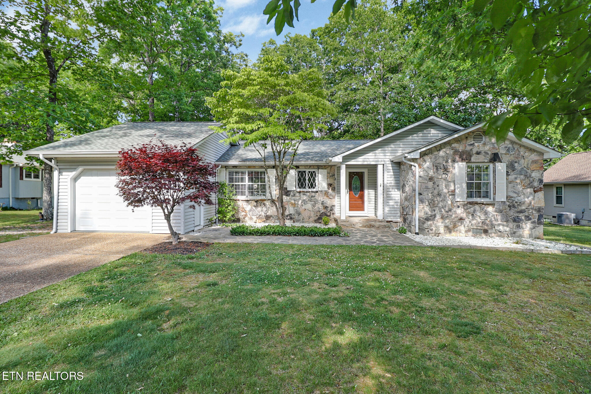 131 Berkshire Loop — photo