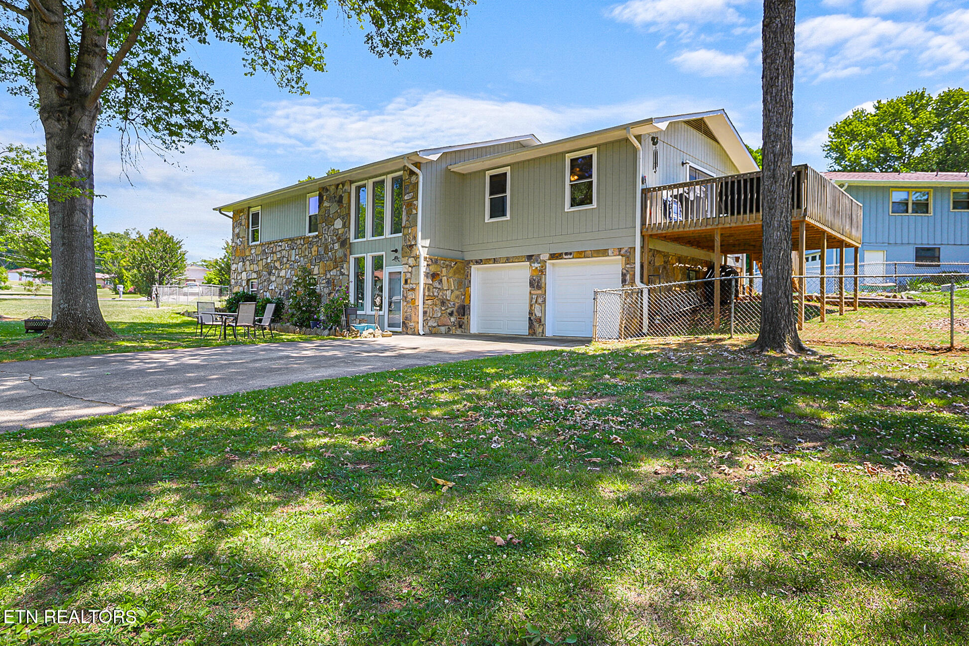 146 Vanderview Drive — photo