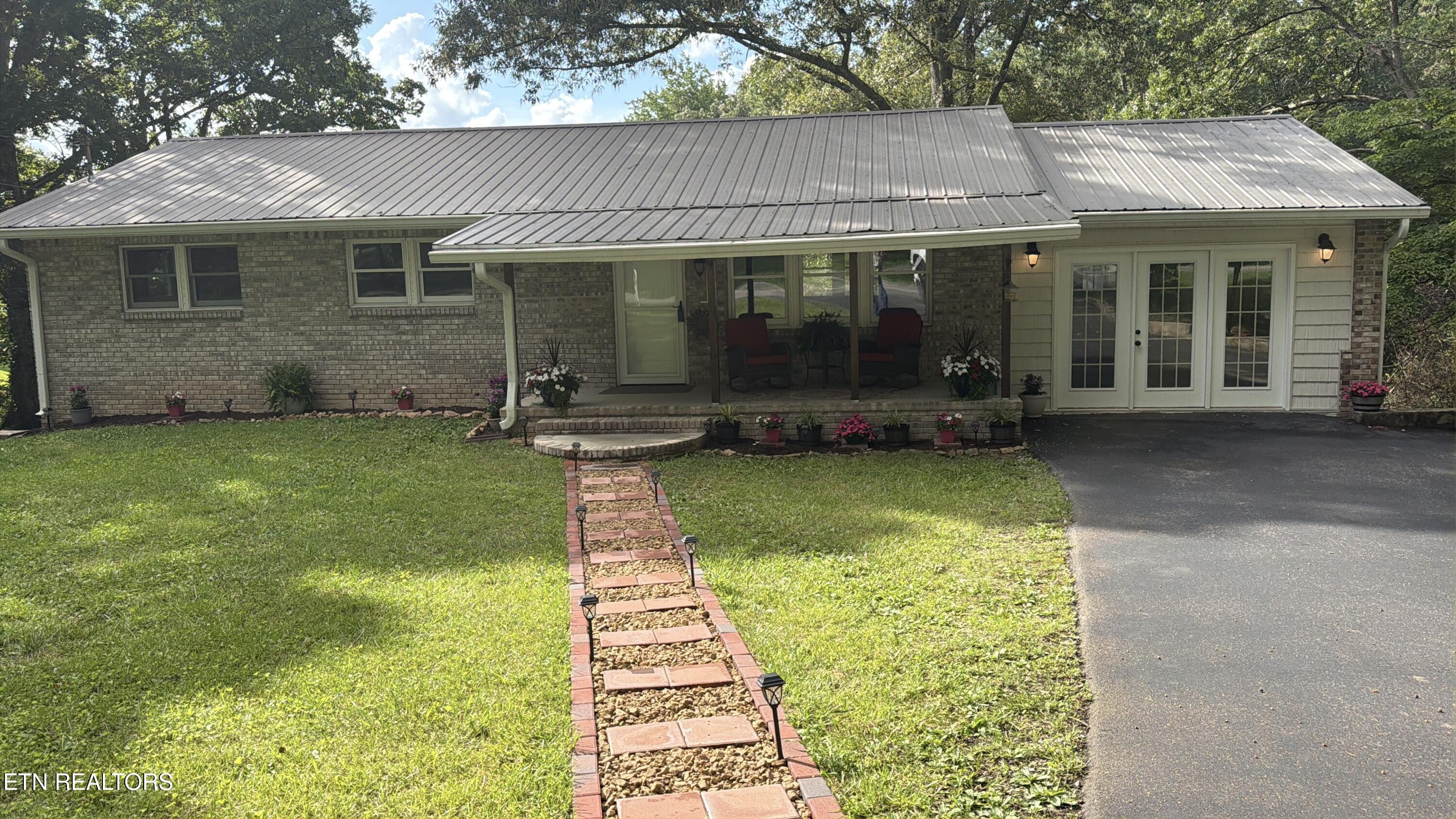273 Fairway St — photo