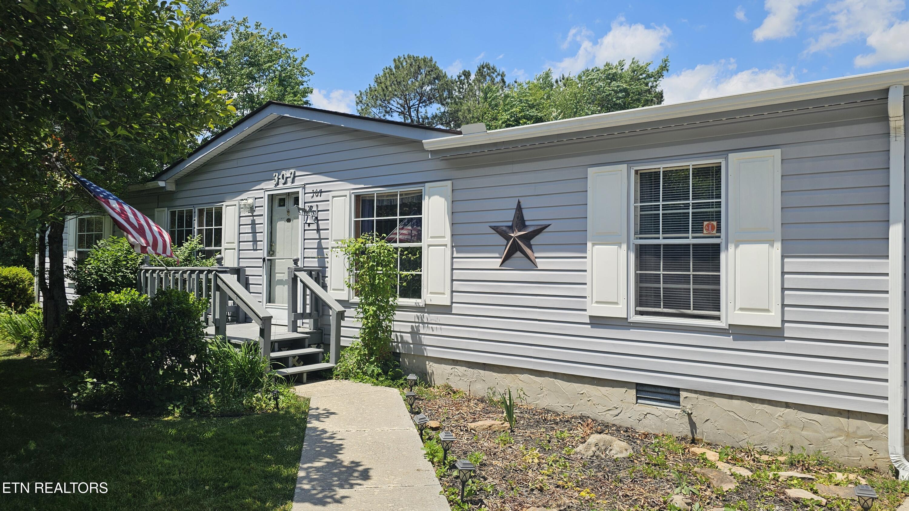 307 Dartmoor Drive — photo