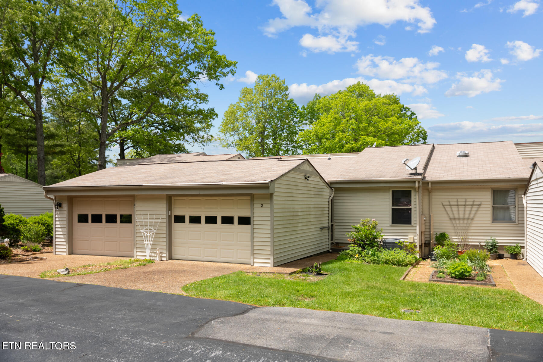 2 Woodland Court — photo