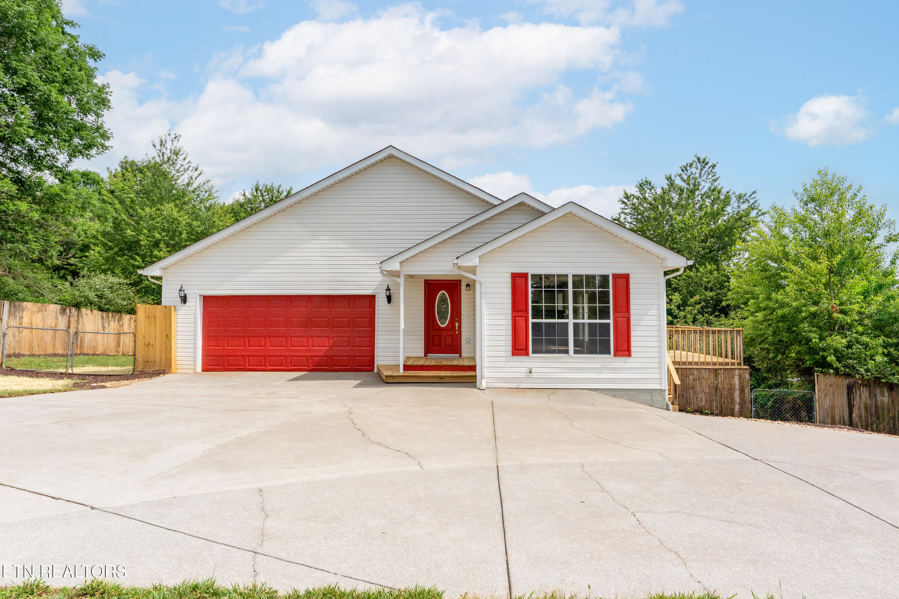 6125 Bingham Lane — photo