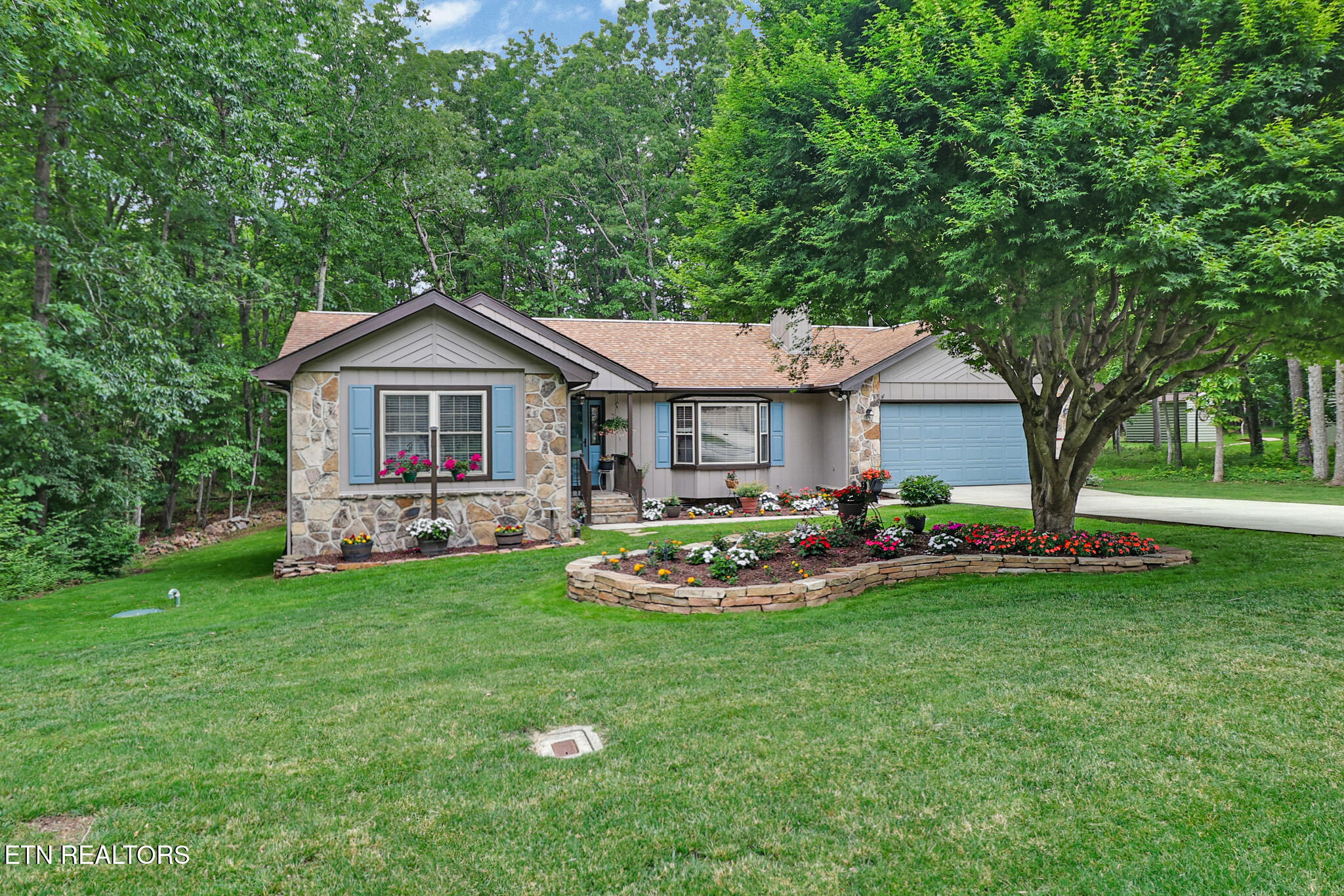 134 Lakeside Drive — photo