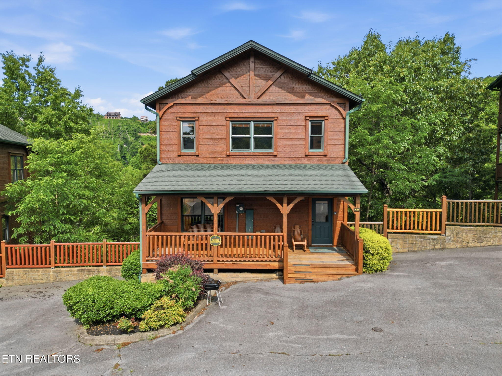 826 Great Smoky Way — photo