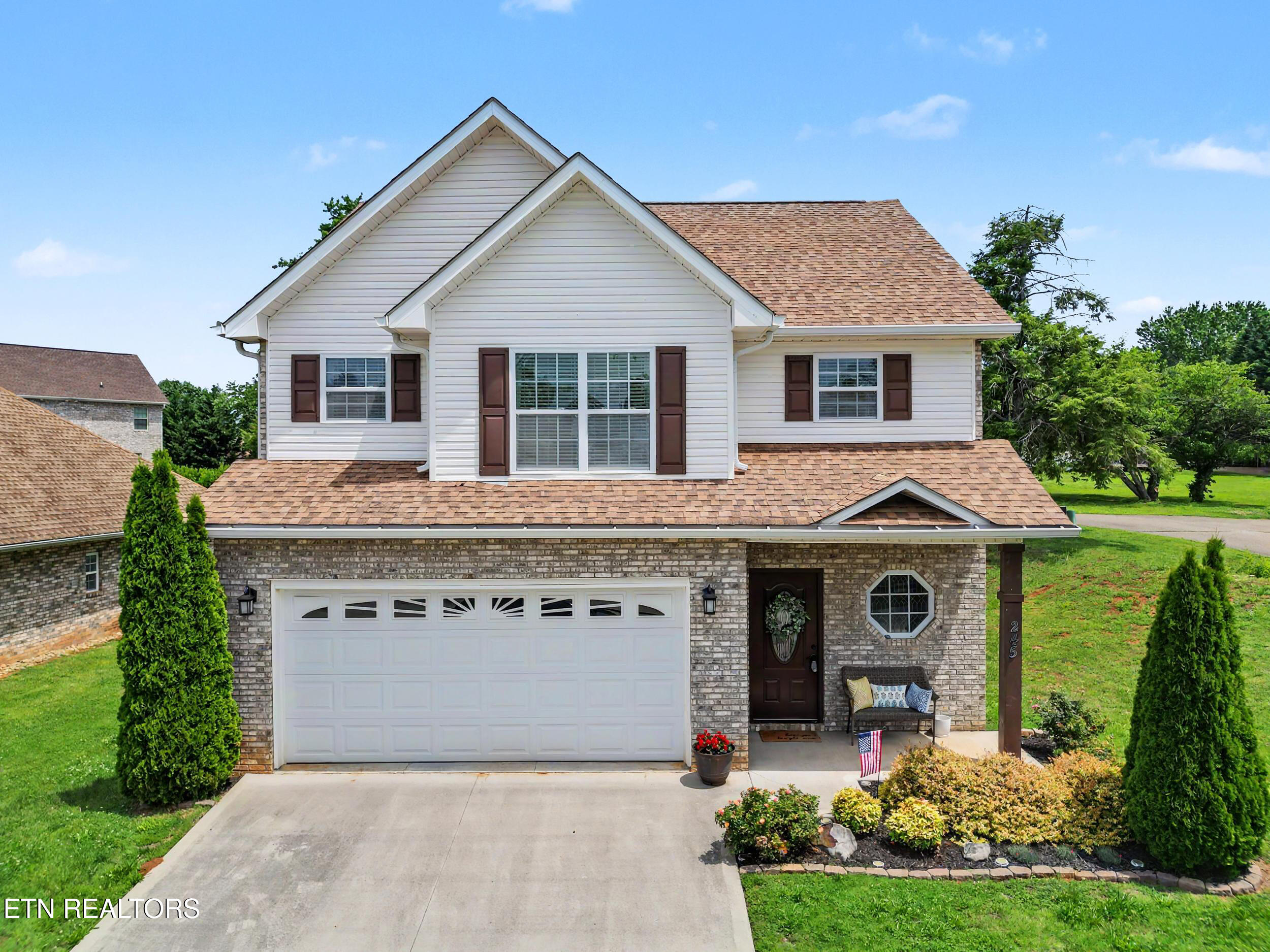 245 Royal Oaks Drive — photo