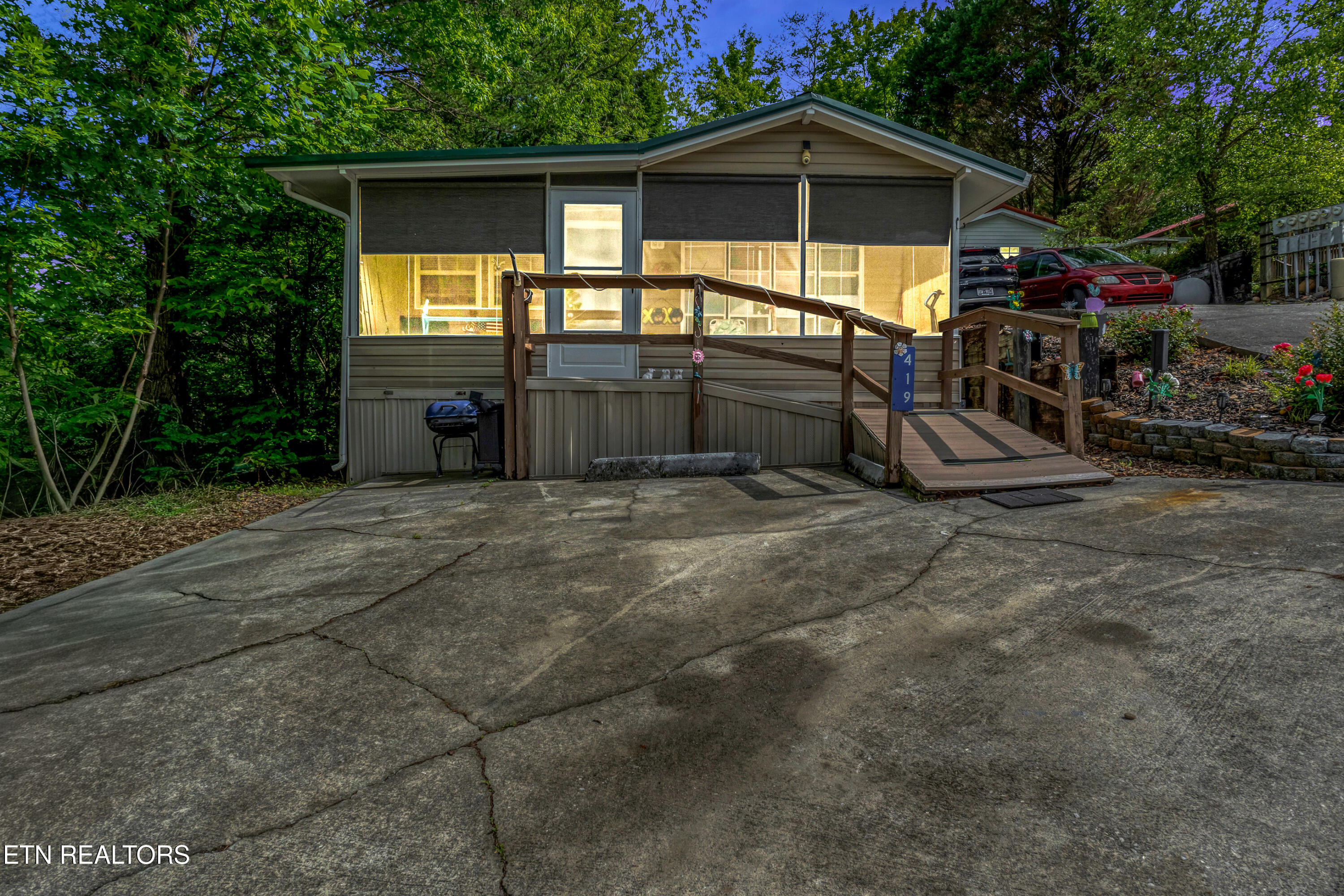 419 Mountain Thrush Drive — photo