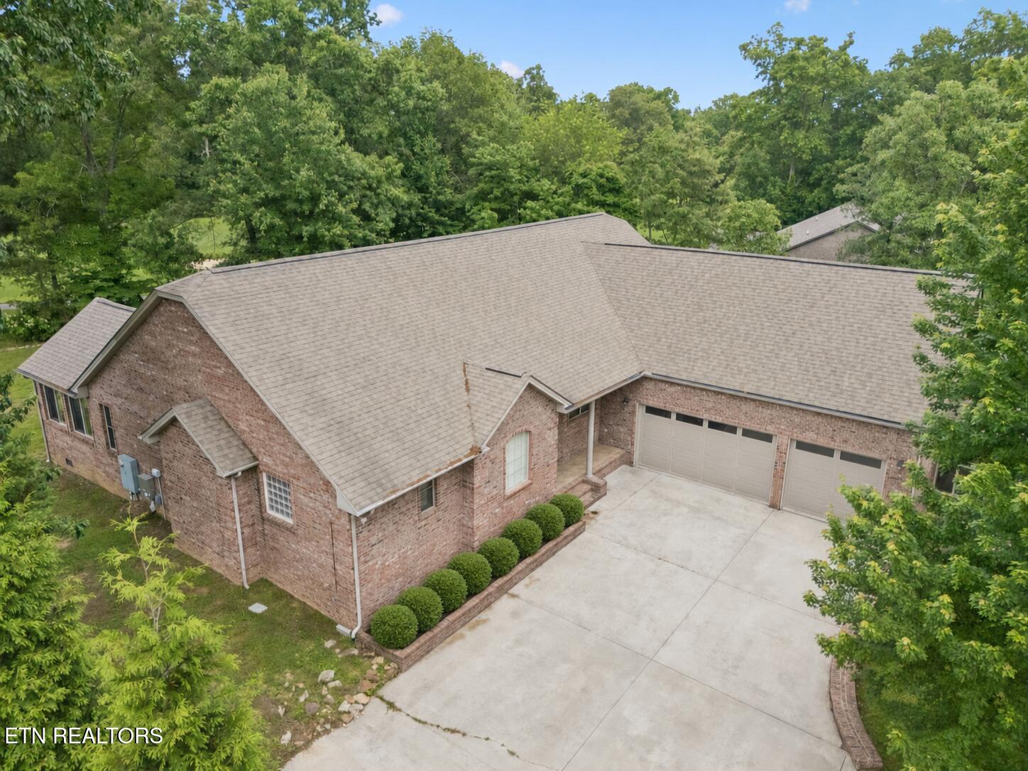 54 Fairway Court — photo