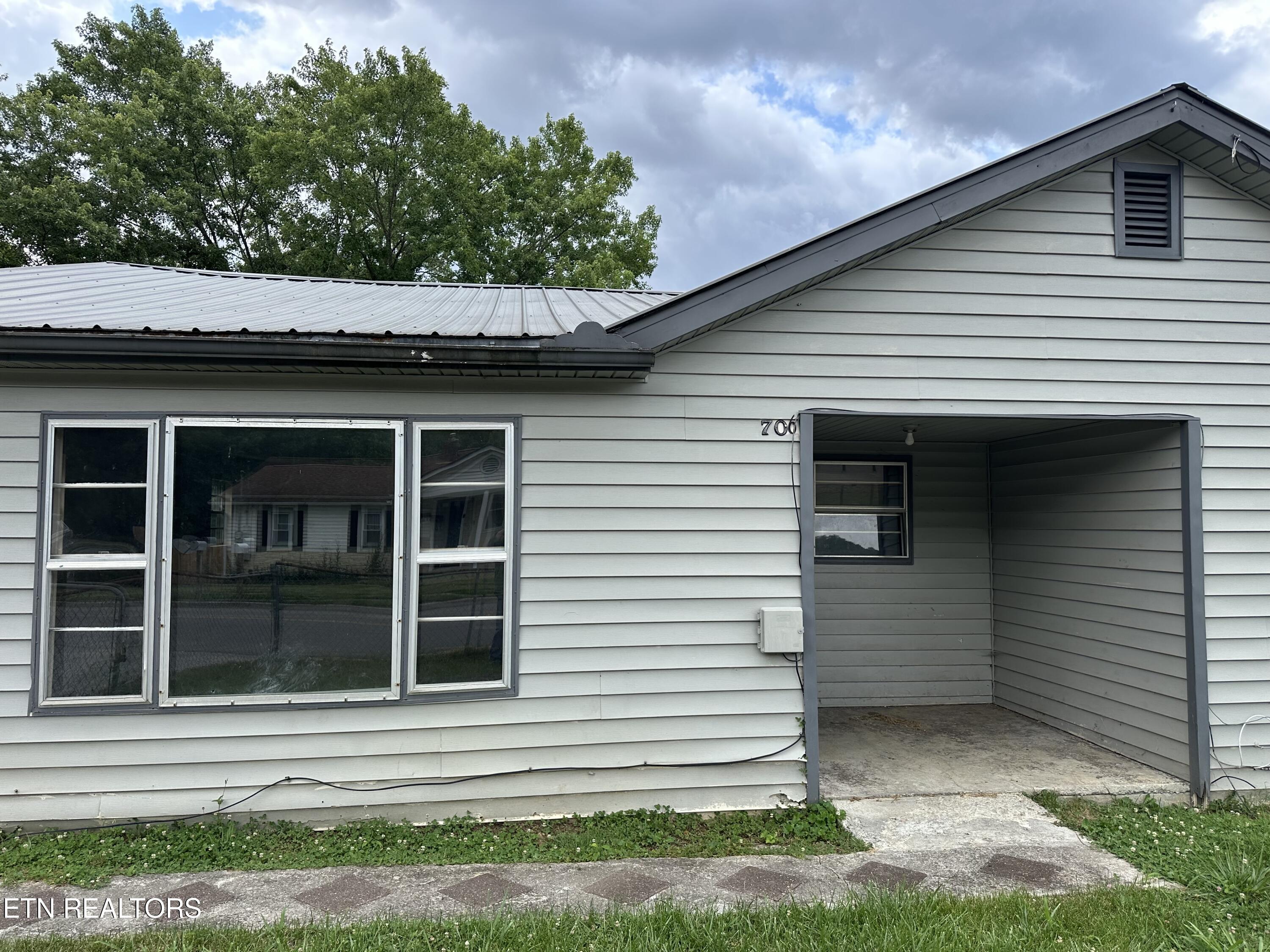 706 E Beech St, LaFollette, TN 37766 — photo 3