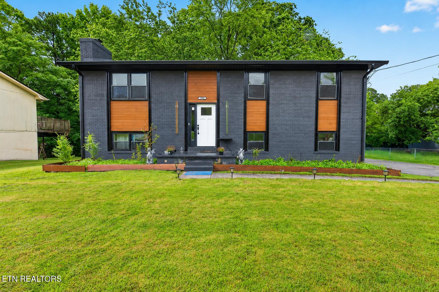 2904 Gordon Place — photo