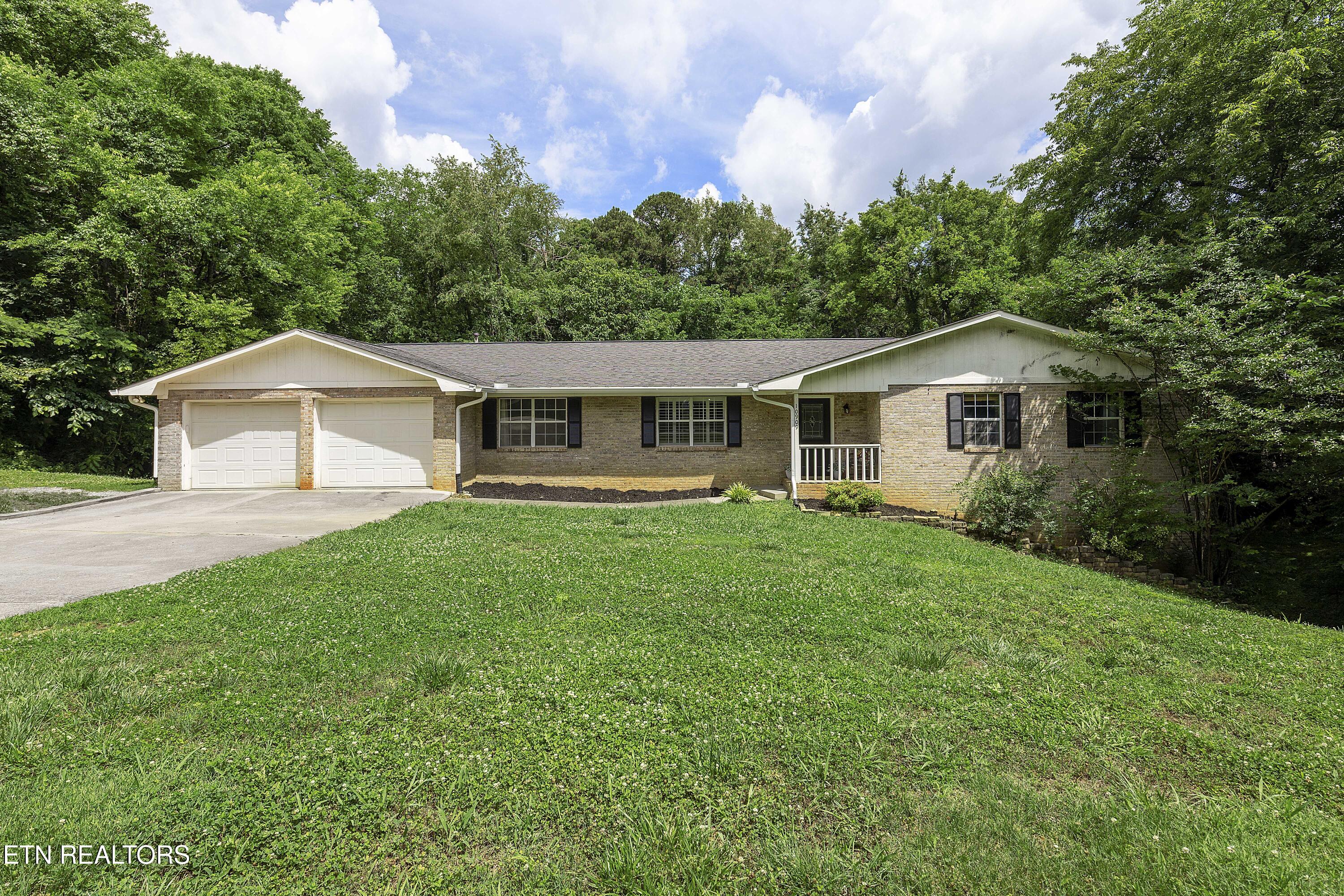 10909 Woody Drive — photo