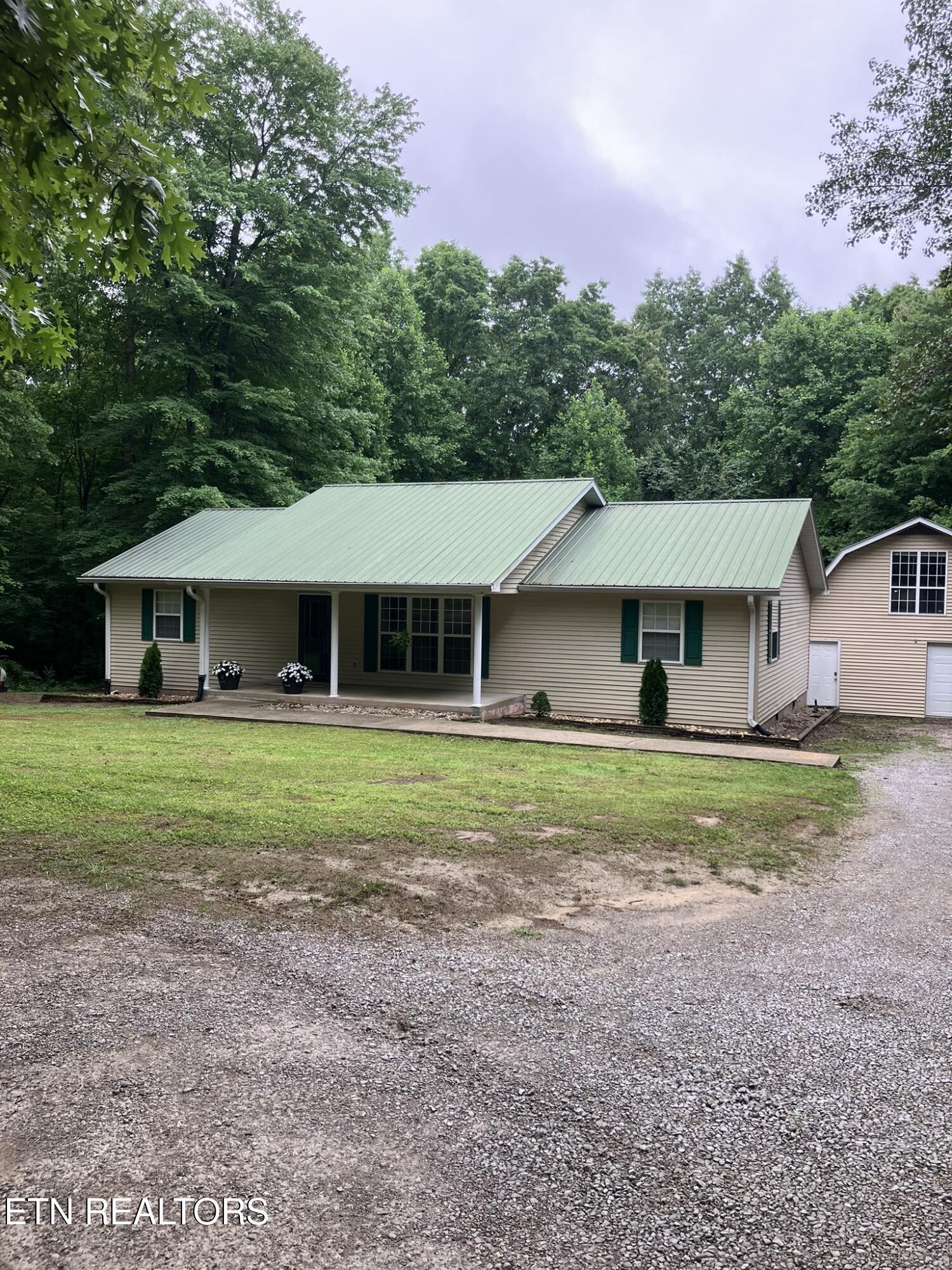 2712 Tinchtown Rd — photo