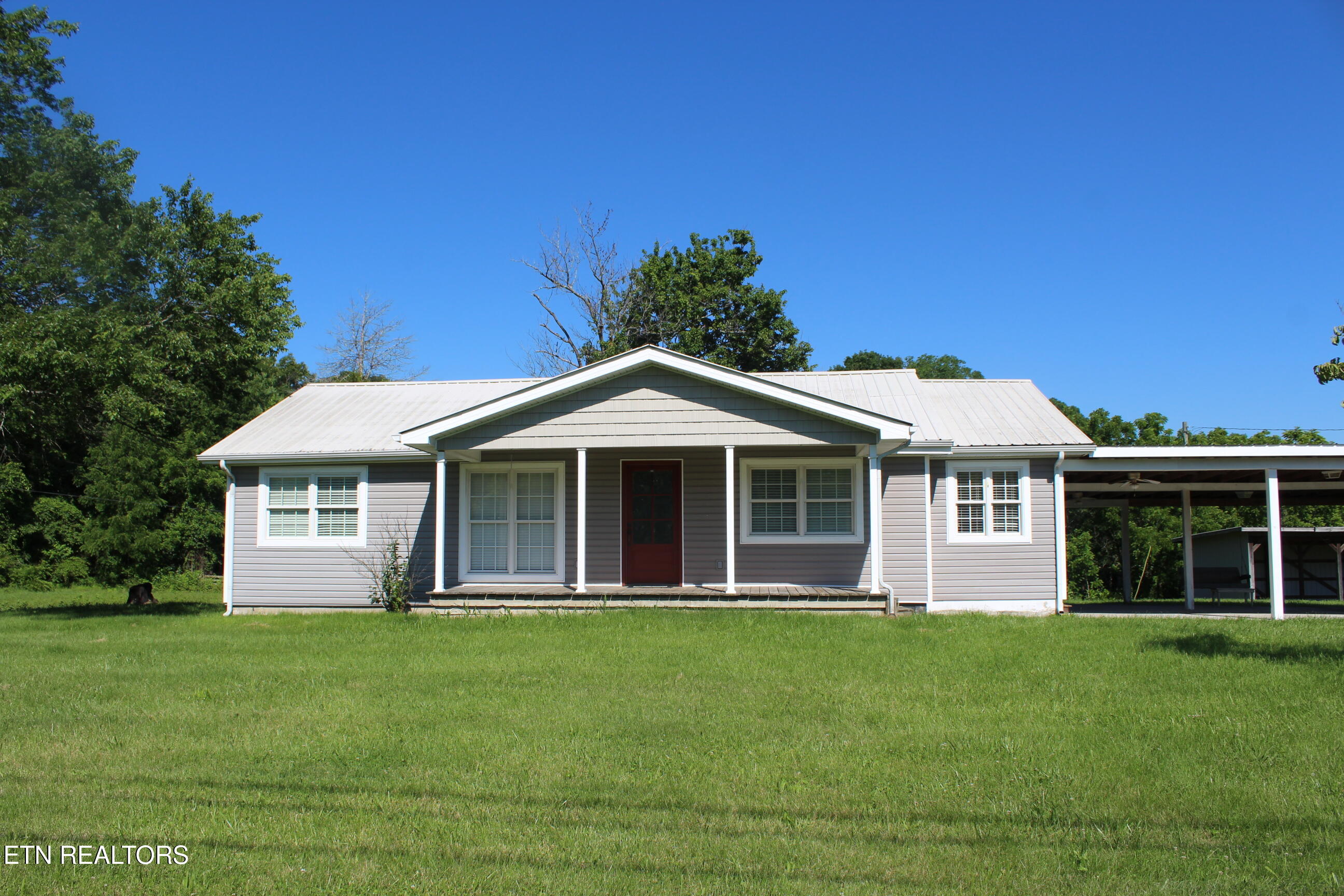 4720 S York Hwy — photo