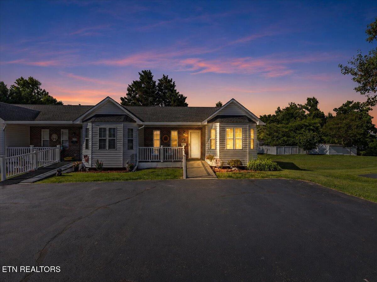 621 Race St — photo