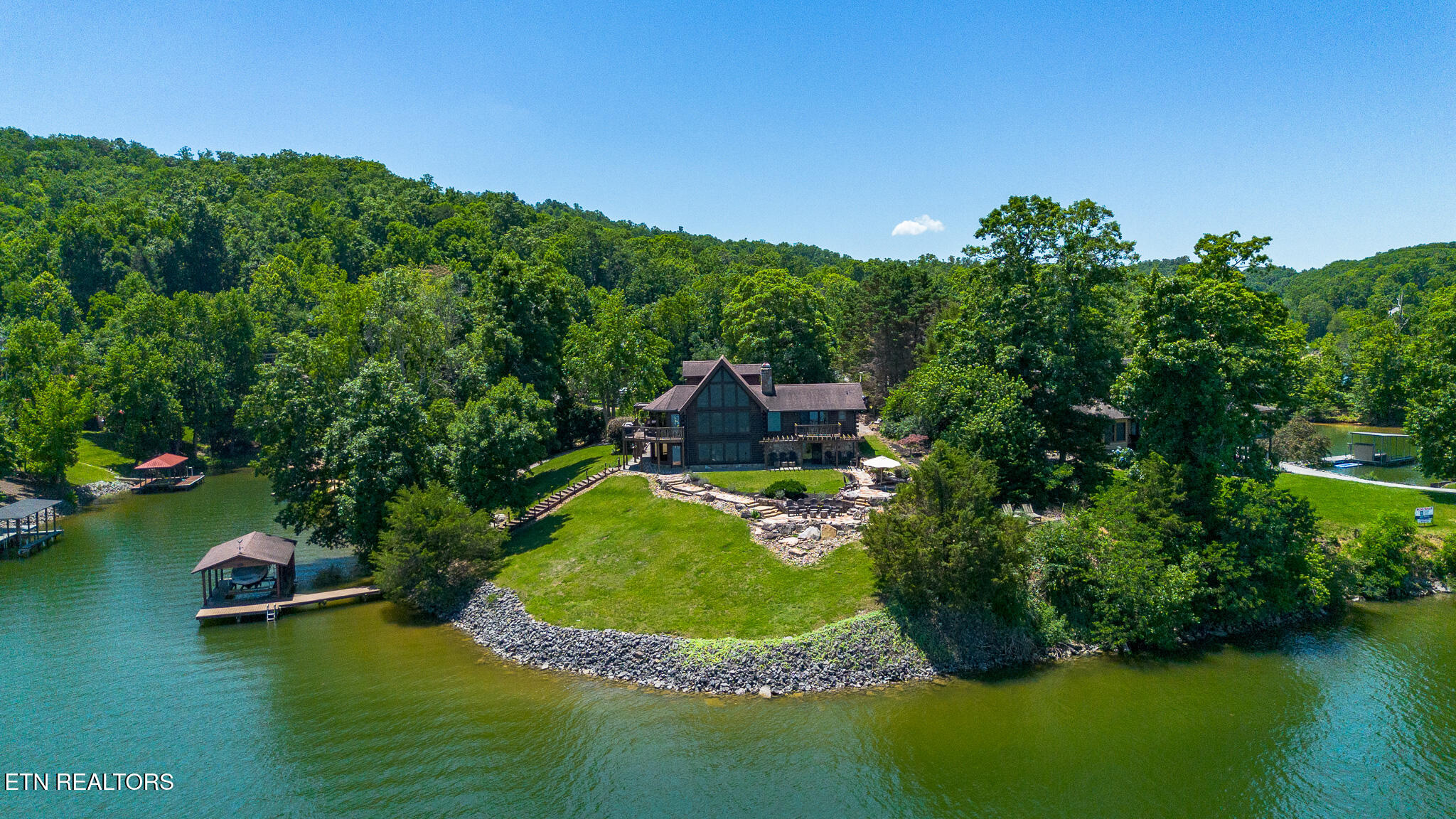 114 Chickasaw Point — photo