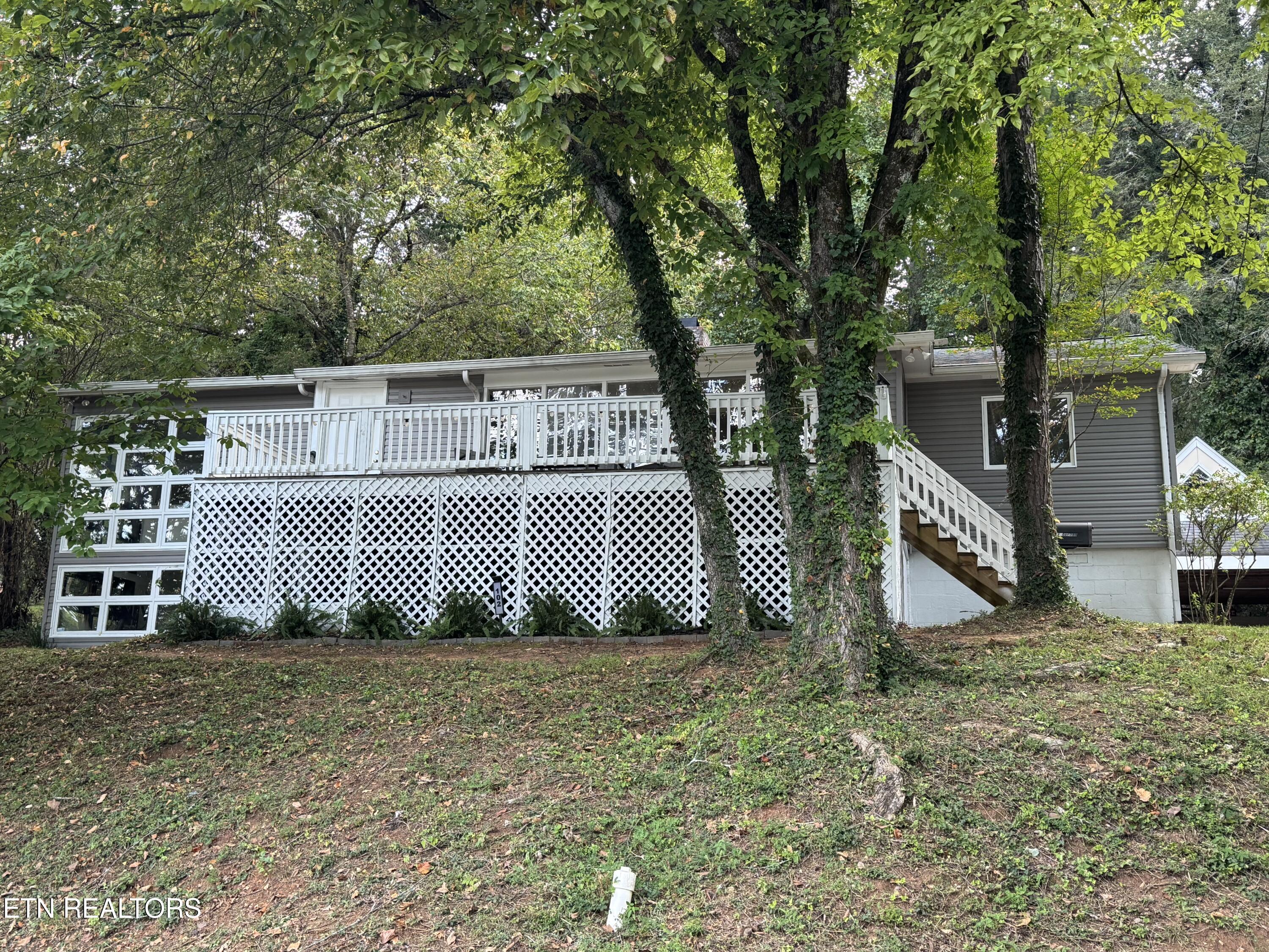 102 Oxford Rd — photo