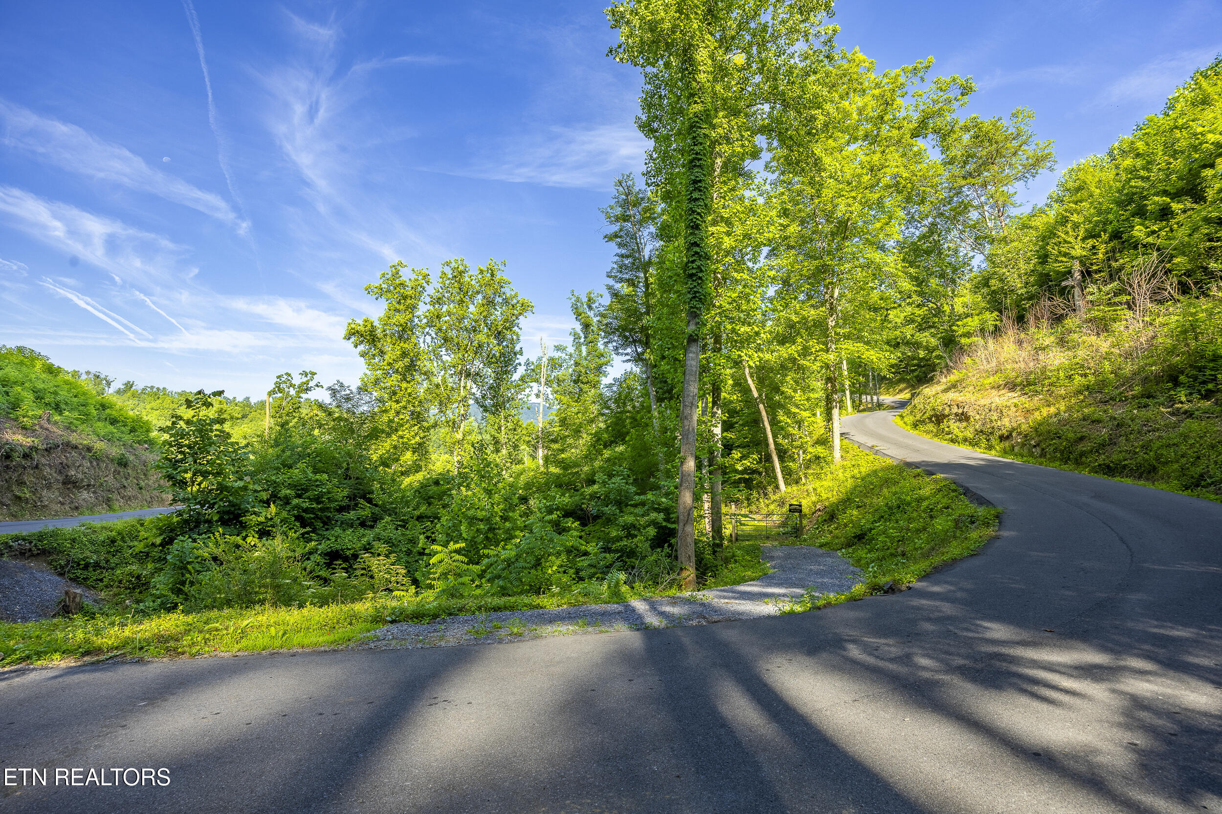 628 Loop Rd, Gatlinburg, TN 37738