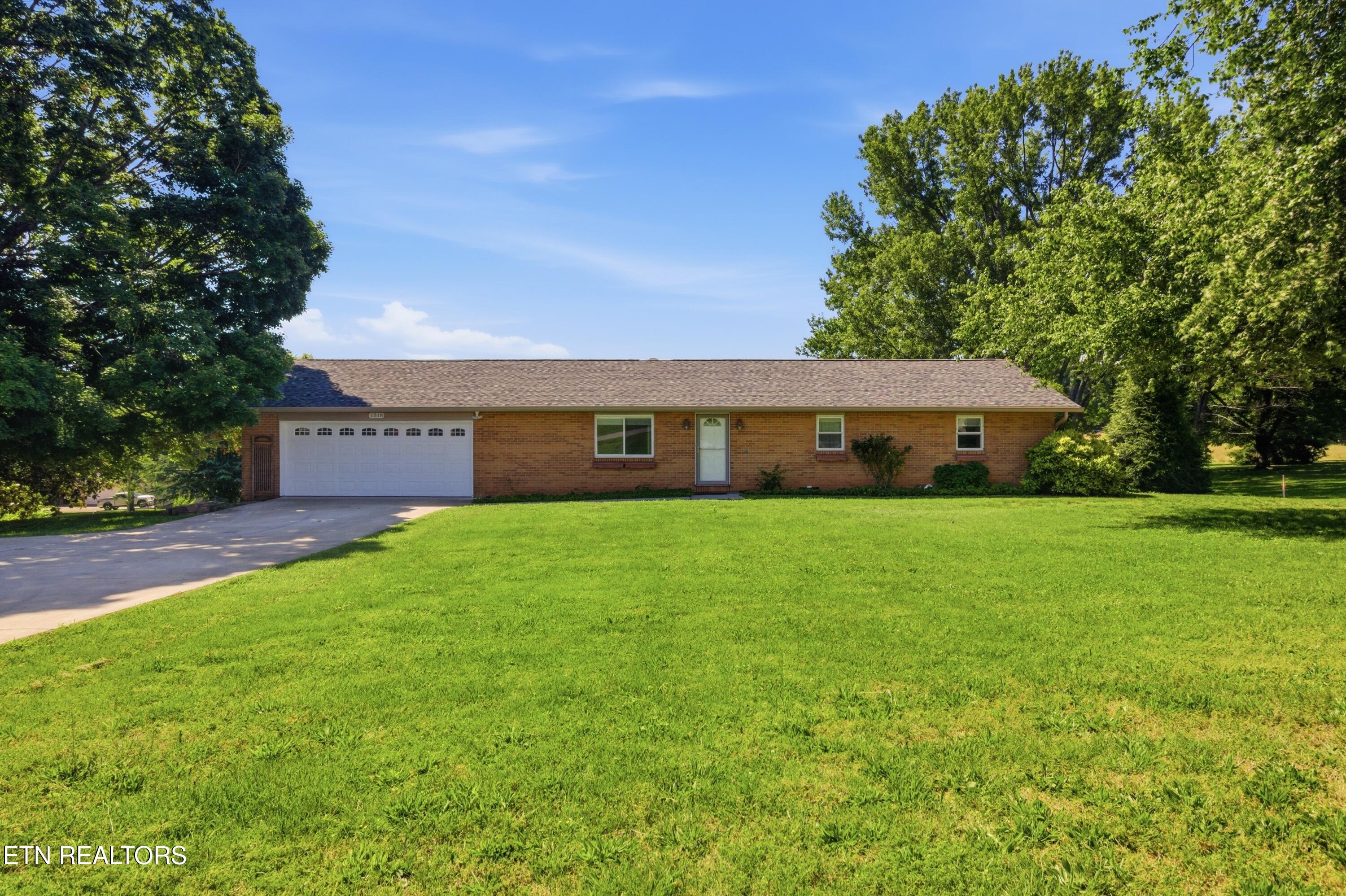 1518 E Brown School Rd — photo