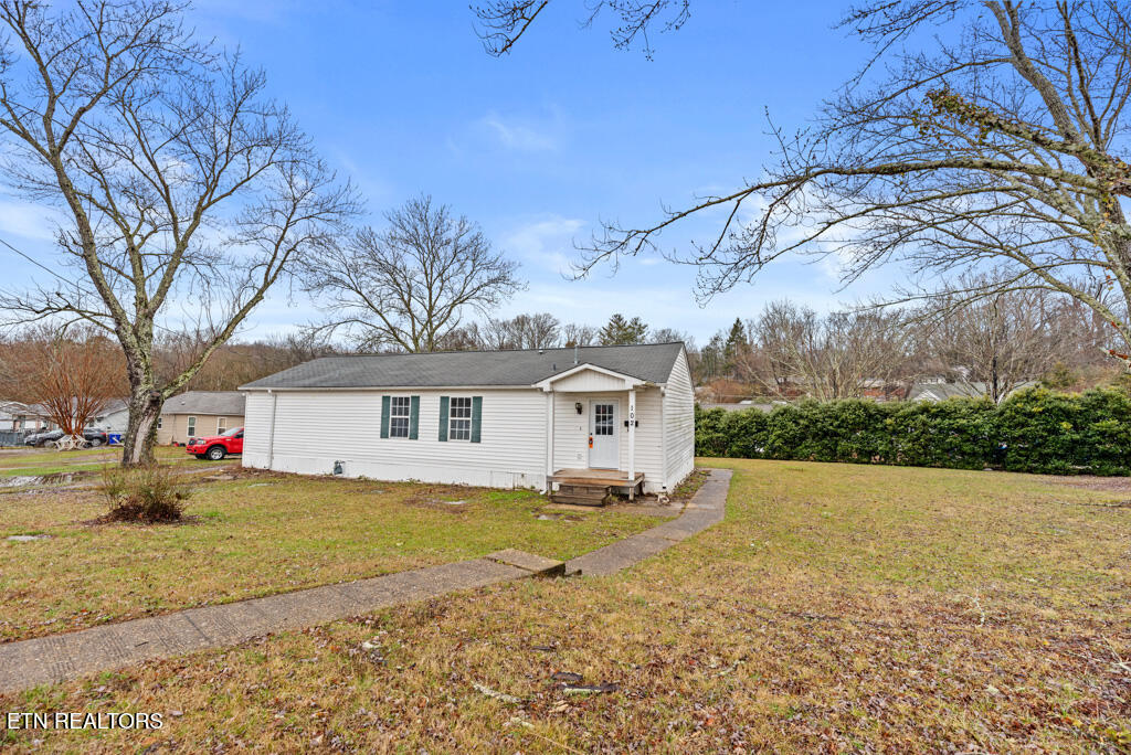 102 Lawton Rd — photo