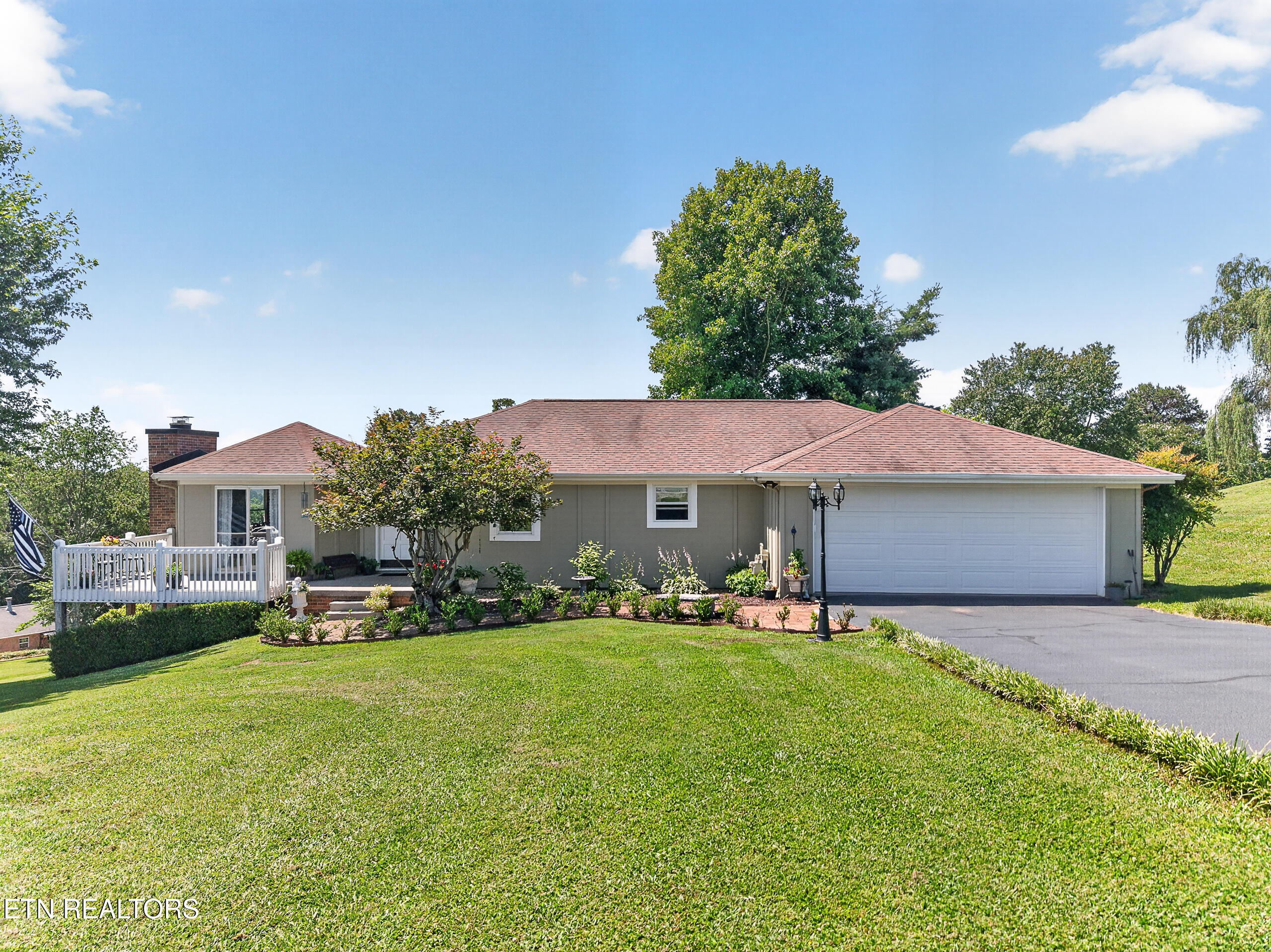 1031 Montcrest Drive — photo