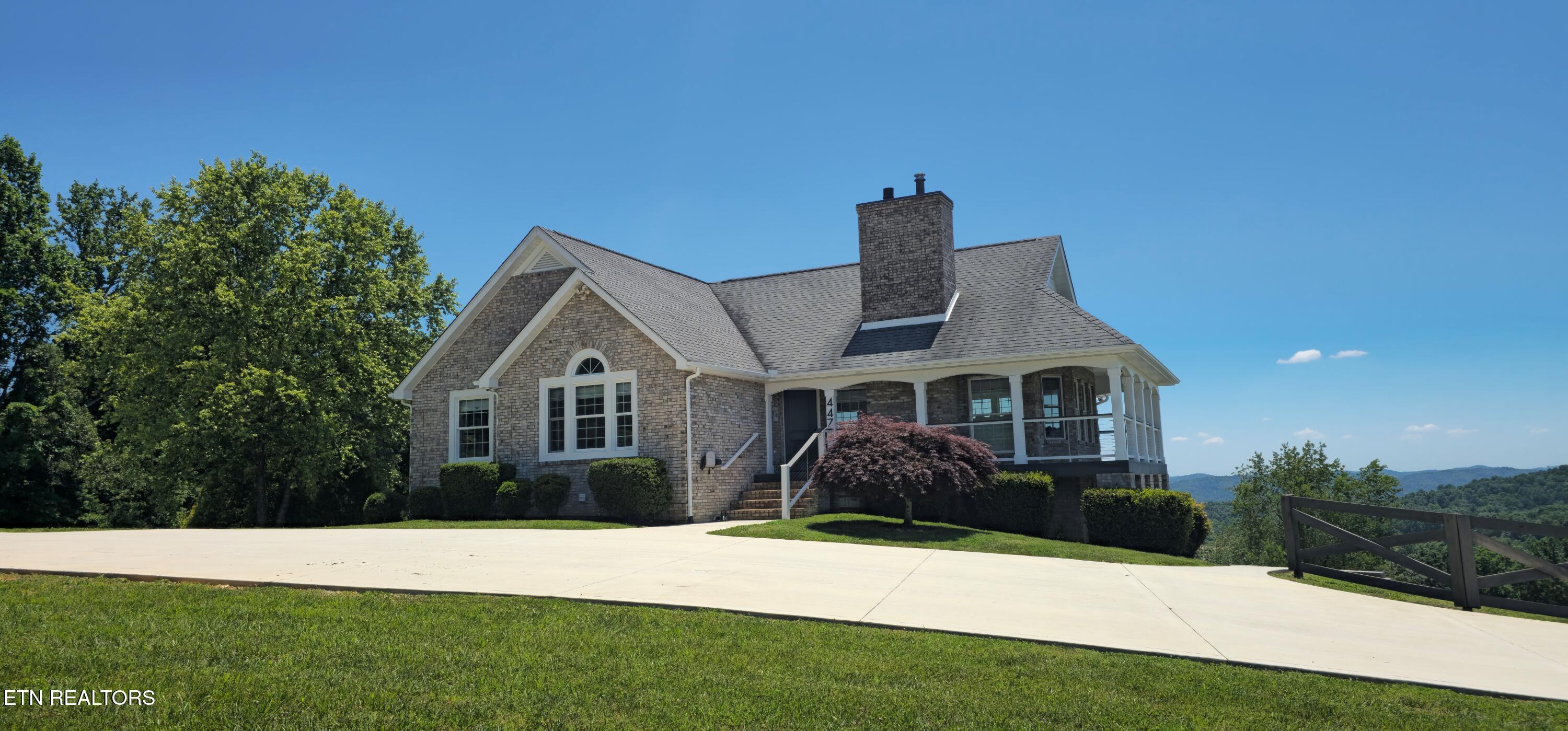 447 Walker Rd — photo