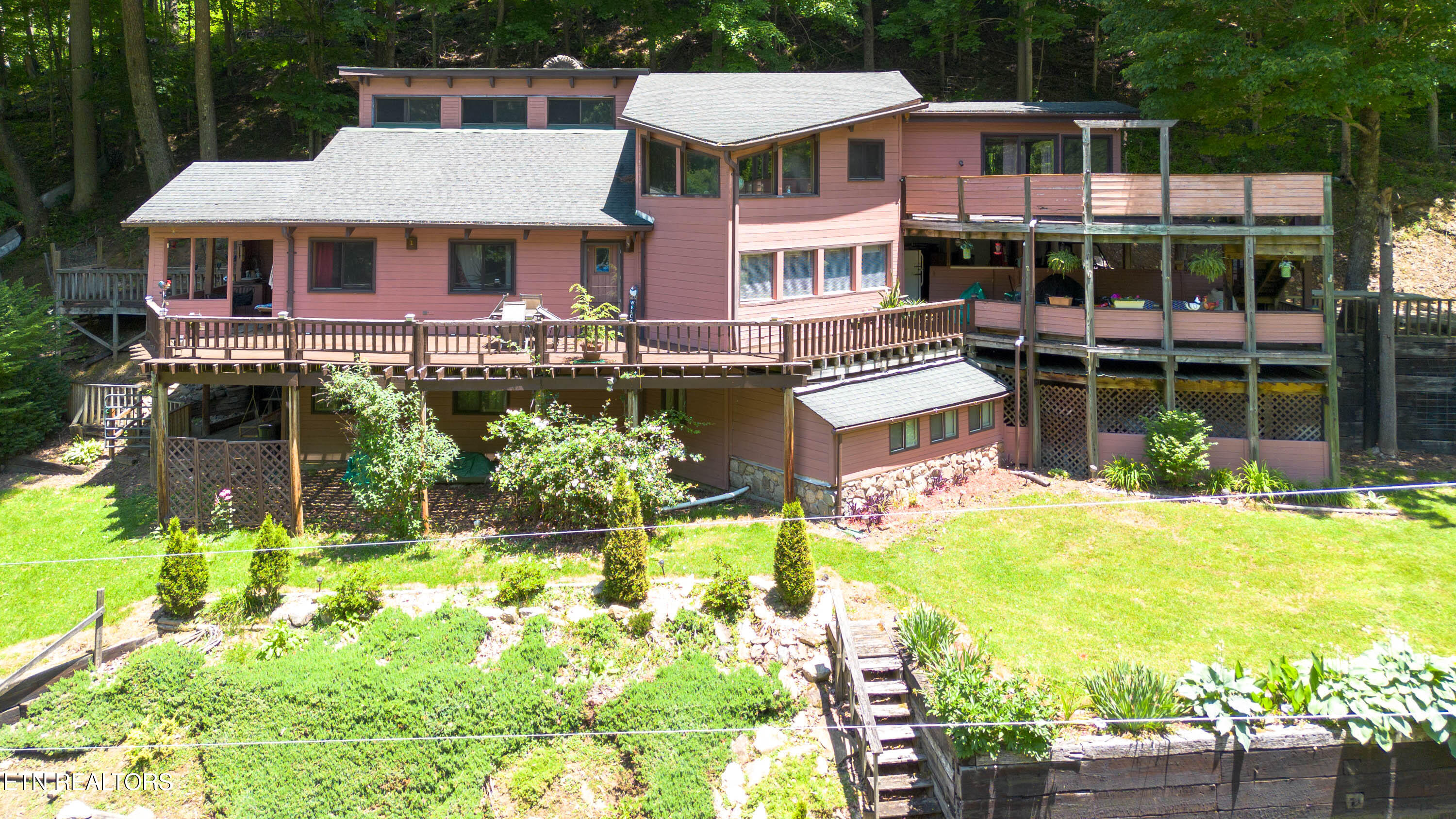 800 Tumbling Creek Rd — photo