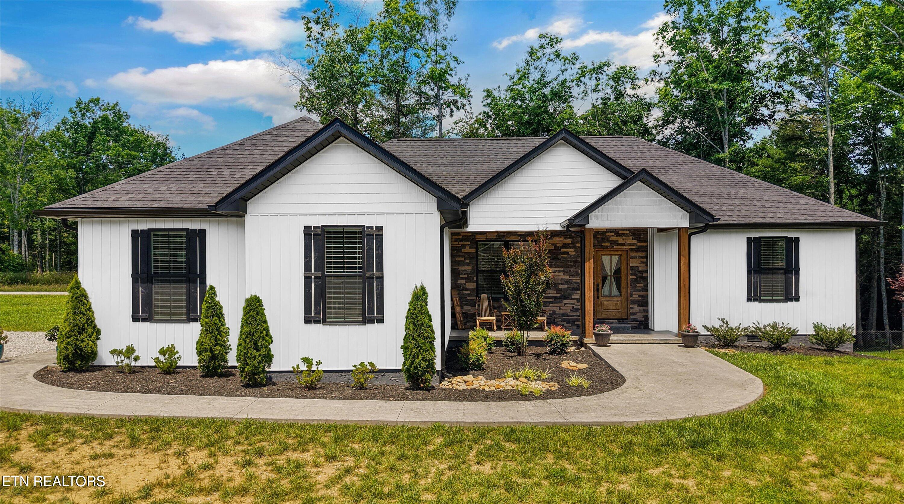 738 Toomey Falls Rd, Oneida, TN 37841 — photo 2
