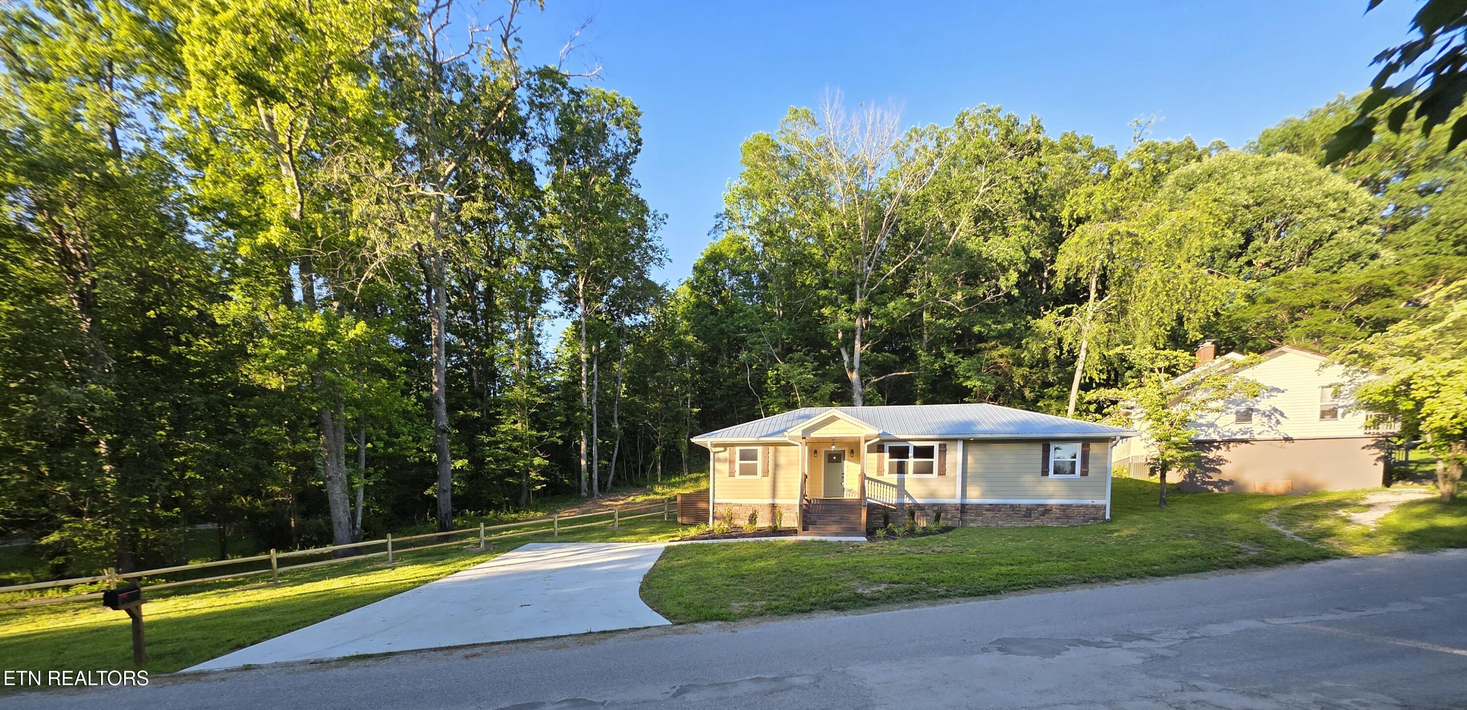 590 Litton Rd, Oneida, TN 37841 — photo 2