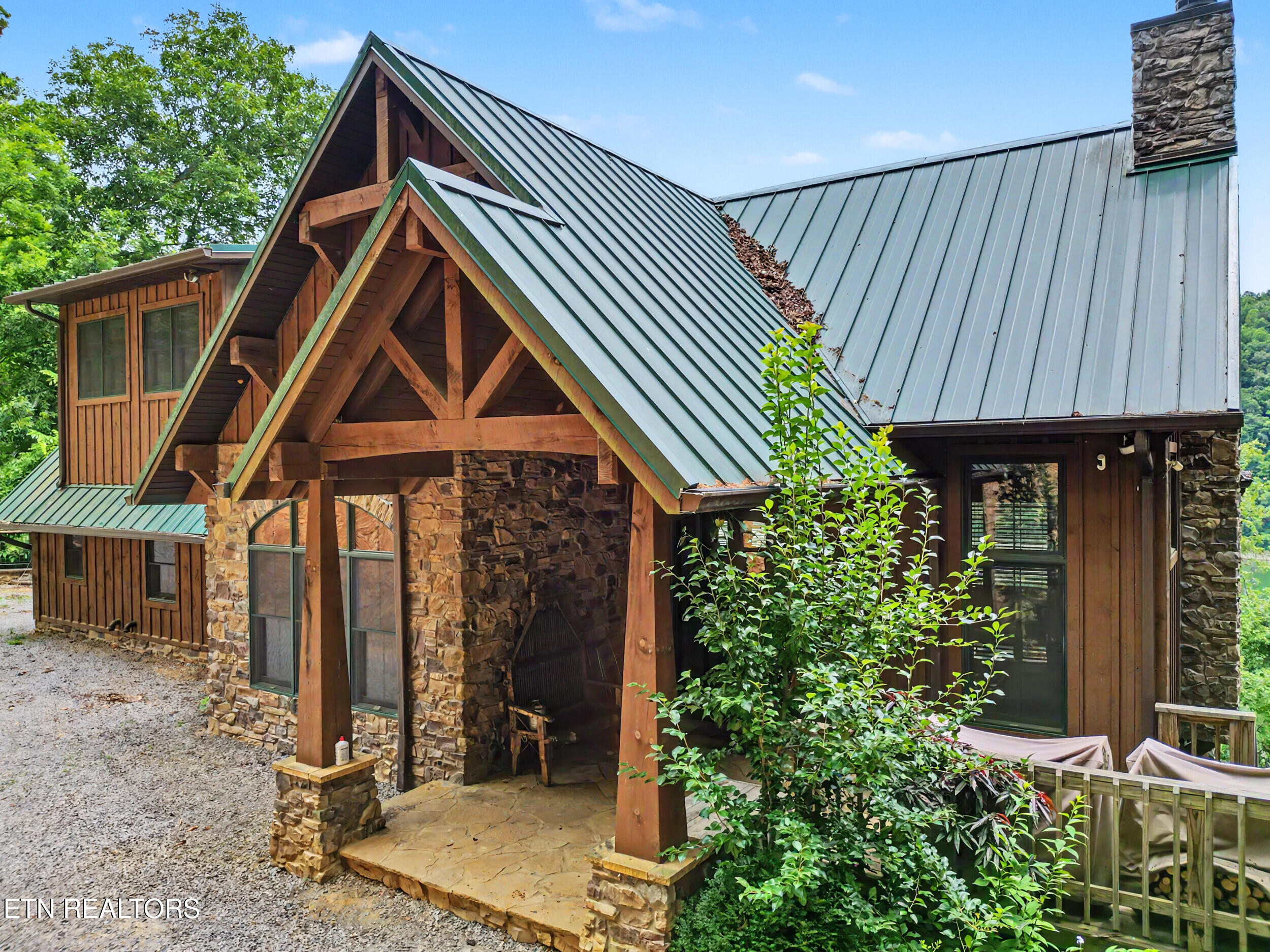 836 & 835 Jacks Bluff Rd — photo