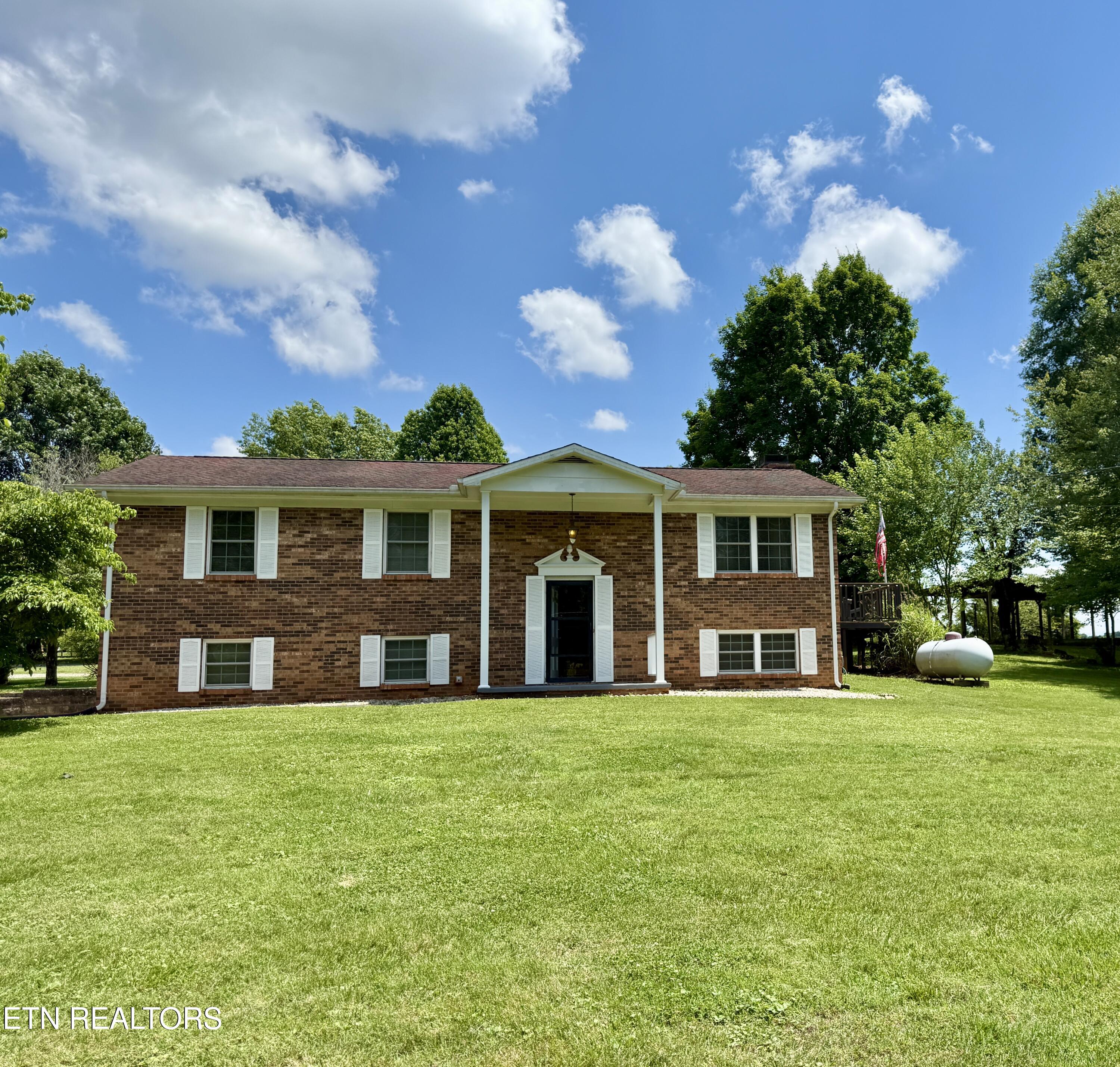 4544 N Wildwood Rd — photo
