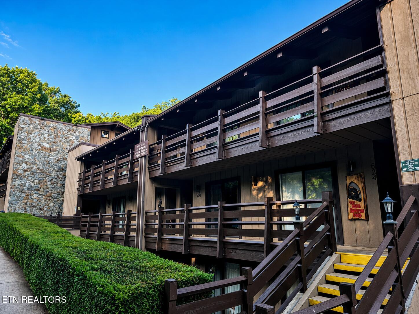 1081 Cove Rd 623 — photo