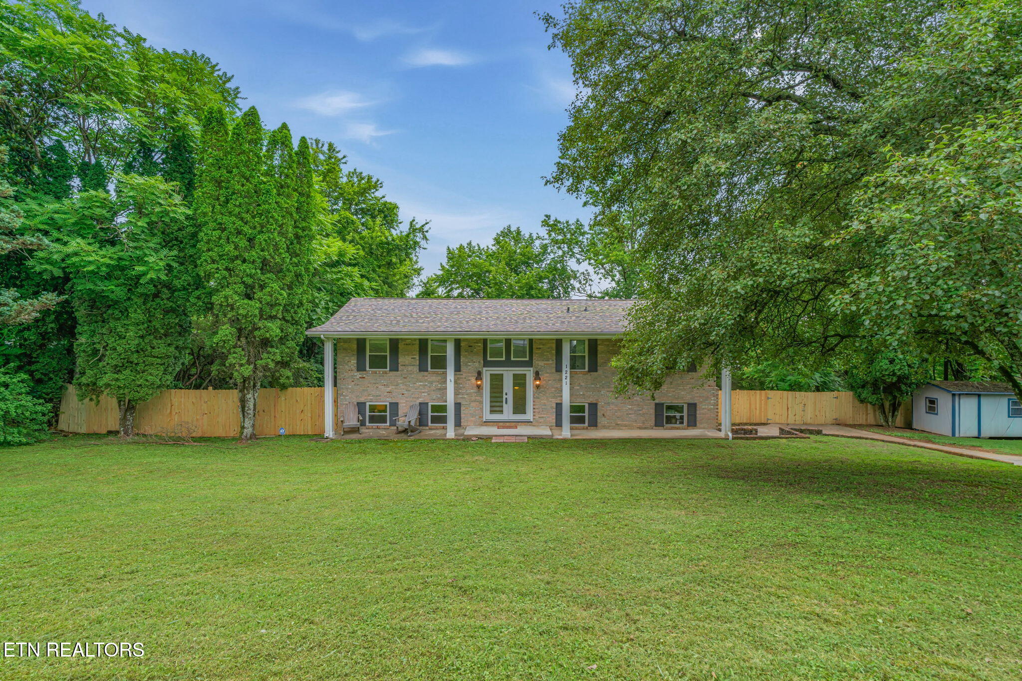 1221 Laurel Rd — photo