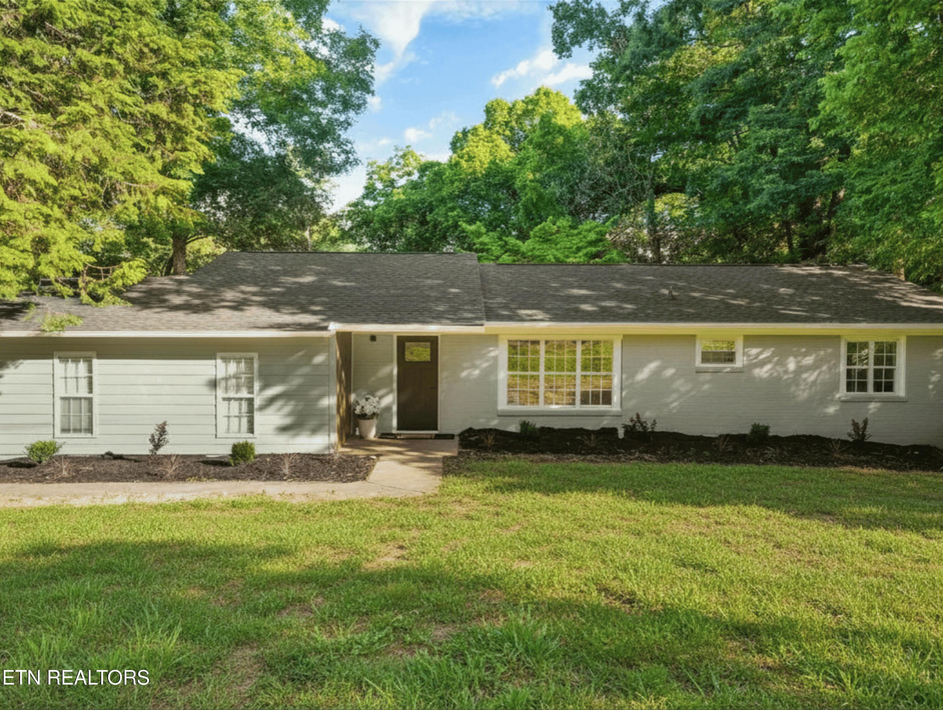 1221 Huntington Rd — photo