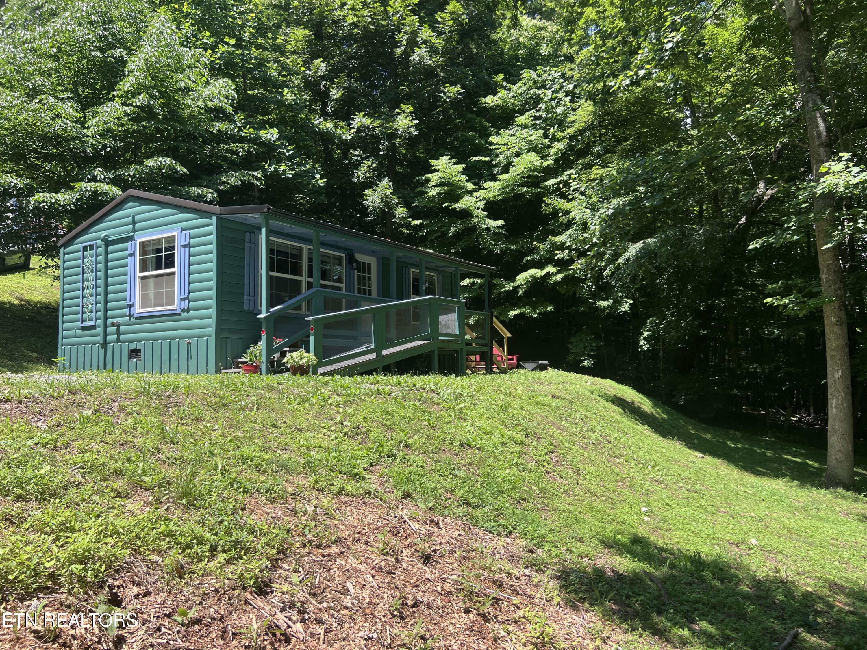 126 Lincoln Court — photo