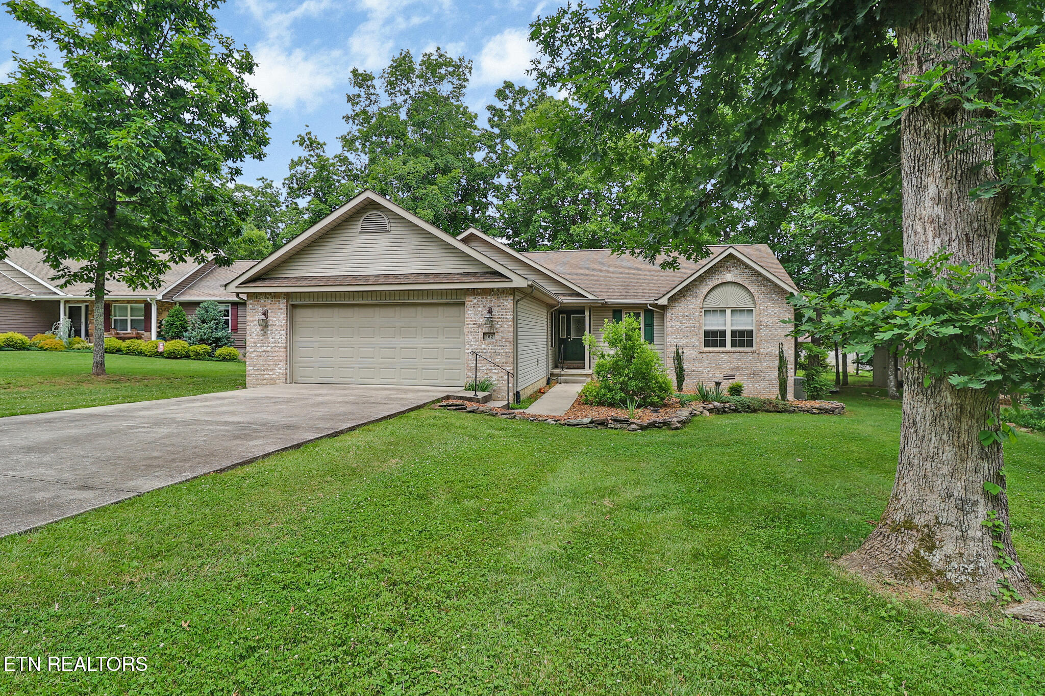 182 Berkshire Loop — photo