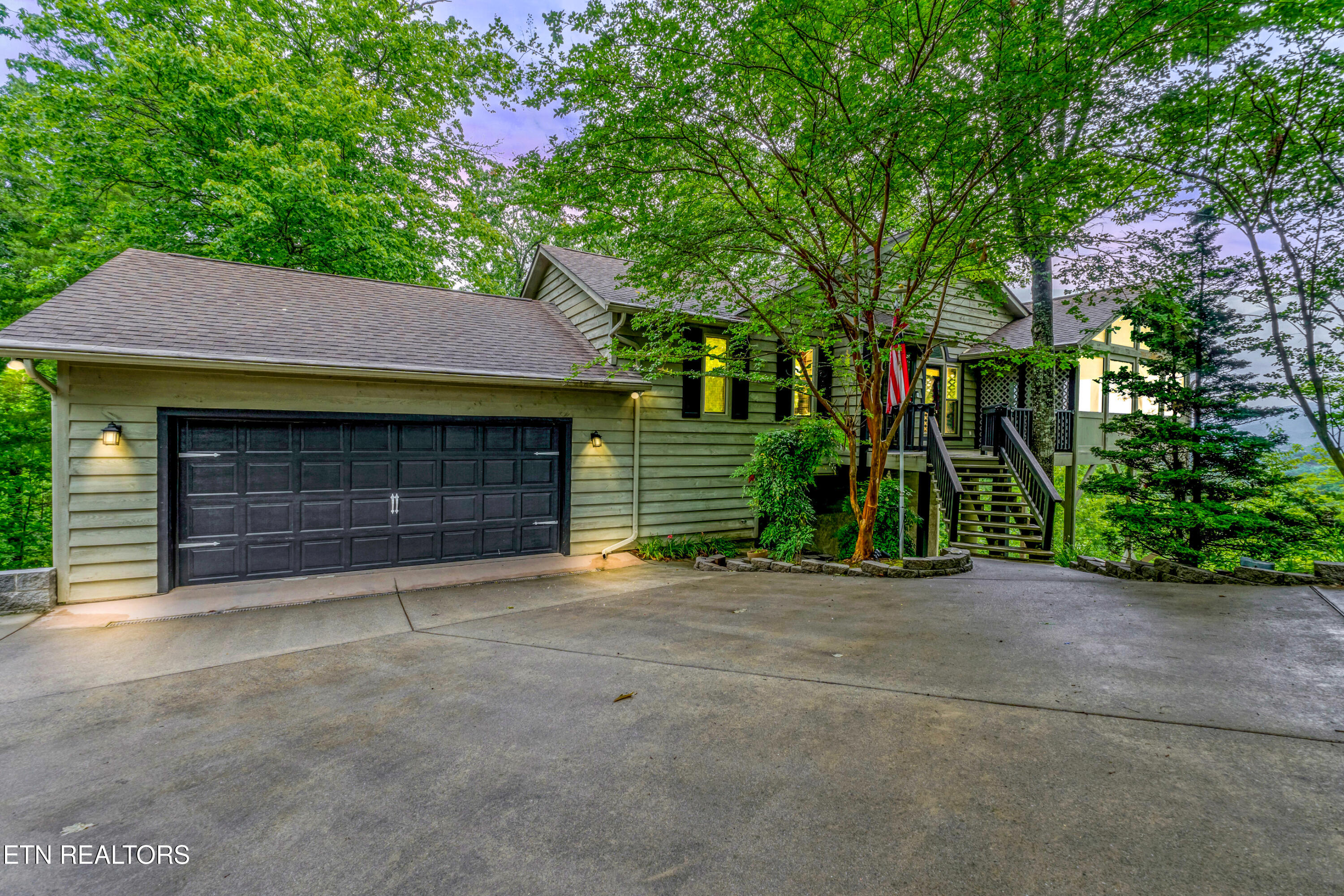 620 Hawk View Drive — photo