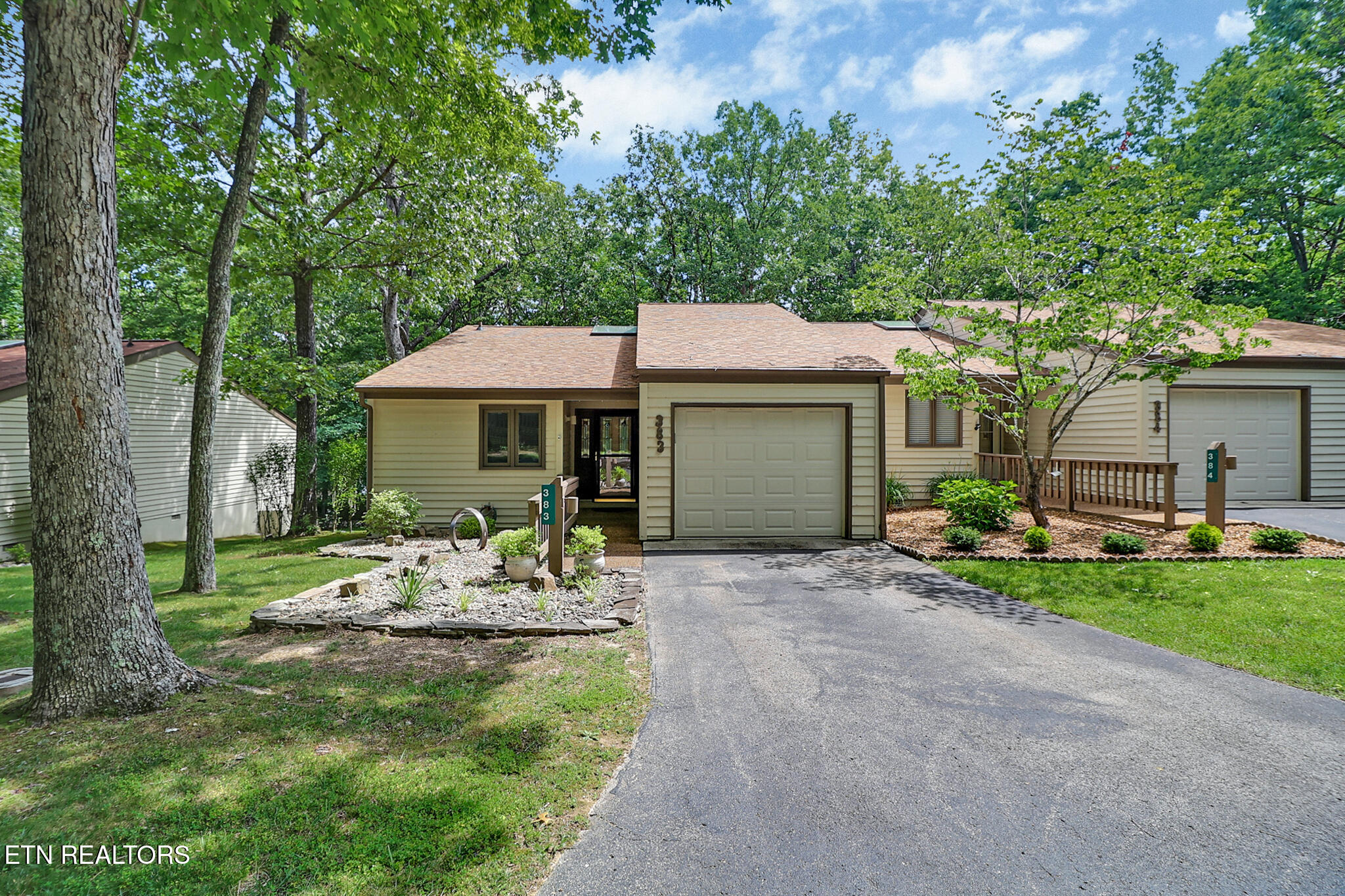 383 Lake Catherine Court — photo