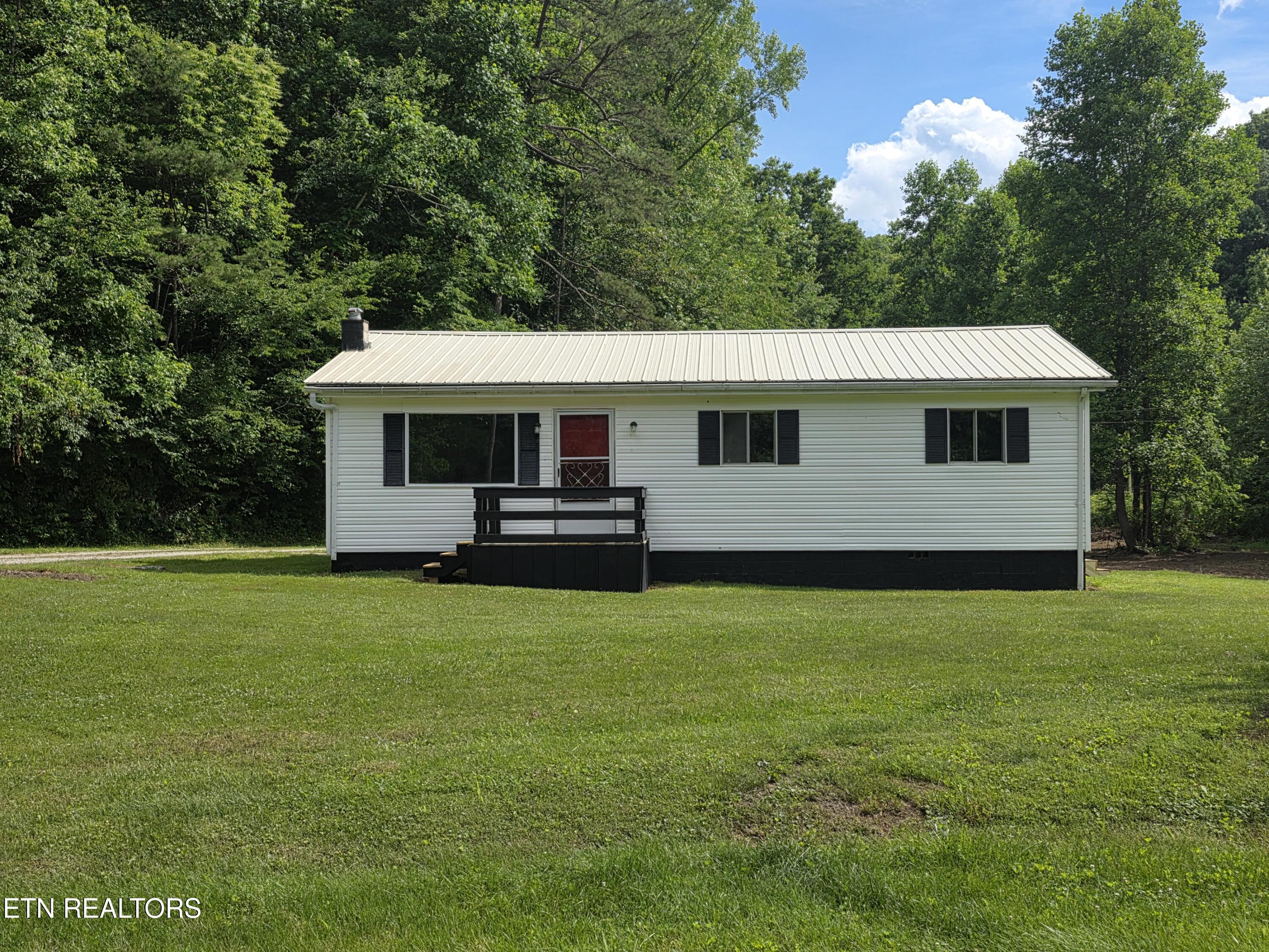 125 Willoughby Lane — photo