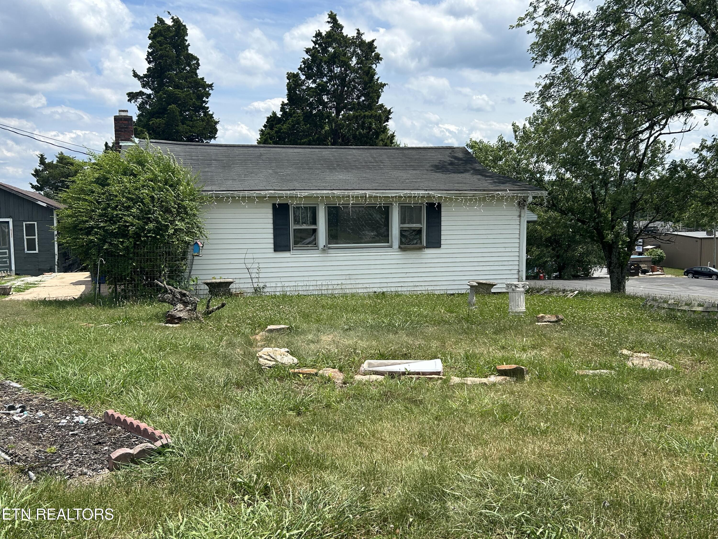 921 Fowler St — photo