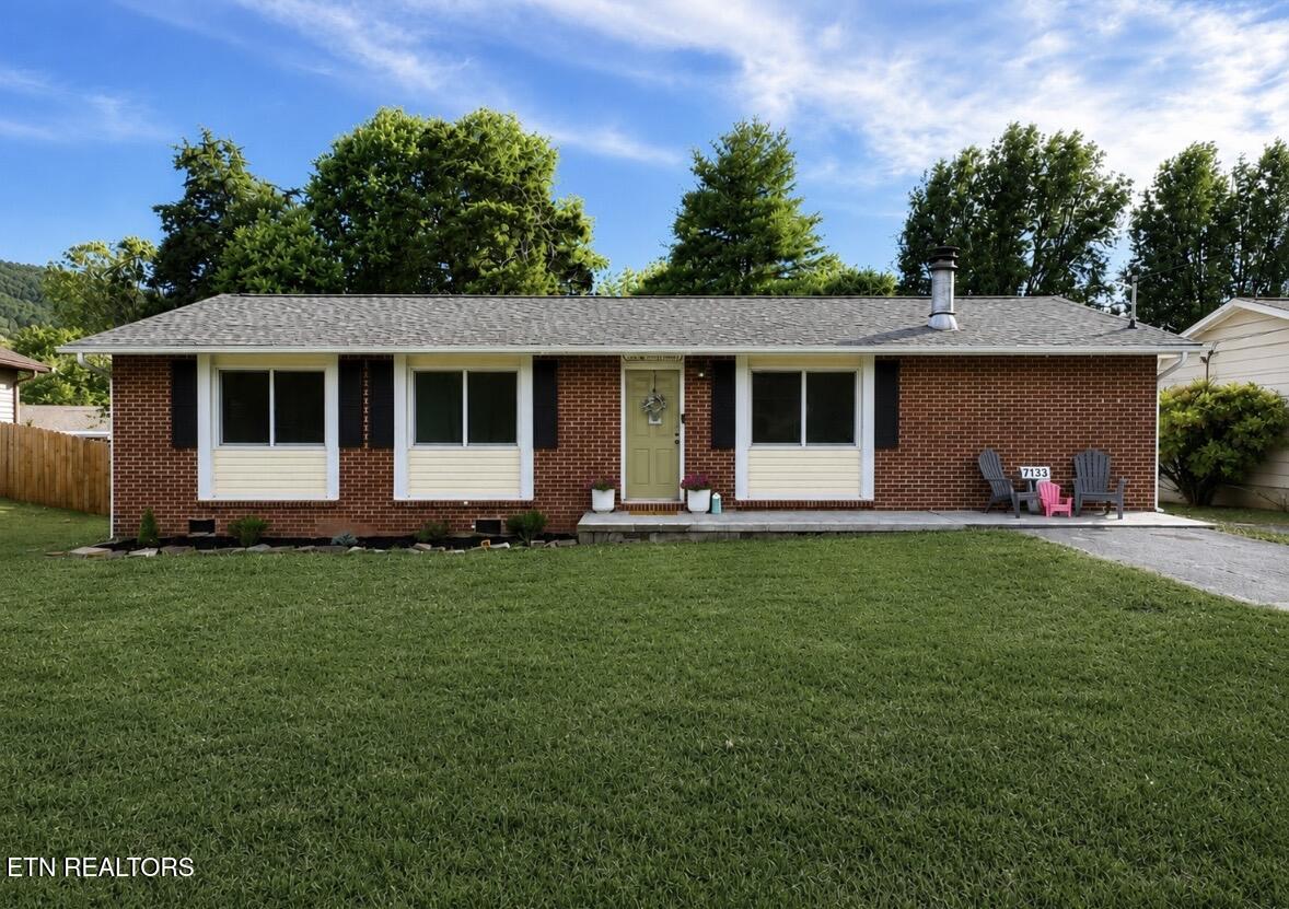 7133 Meadowbrook Circle — photo