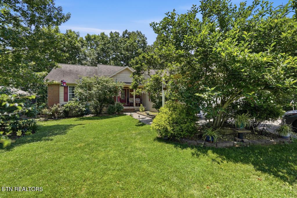 624 Lakeview Drive — photo