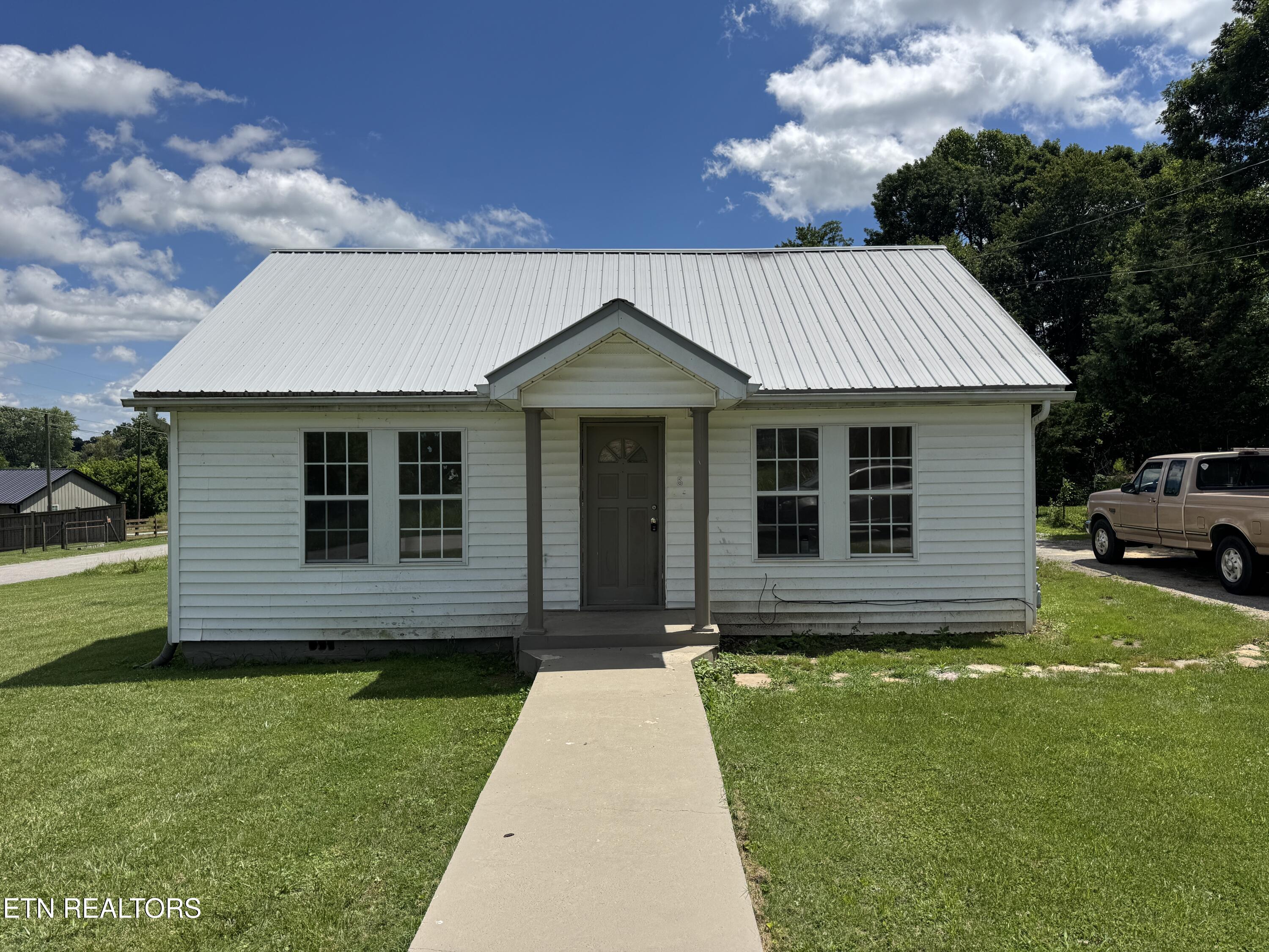 1028 Frank Campbell Rd — photo