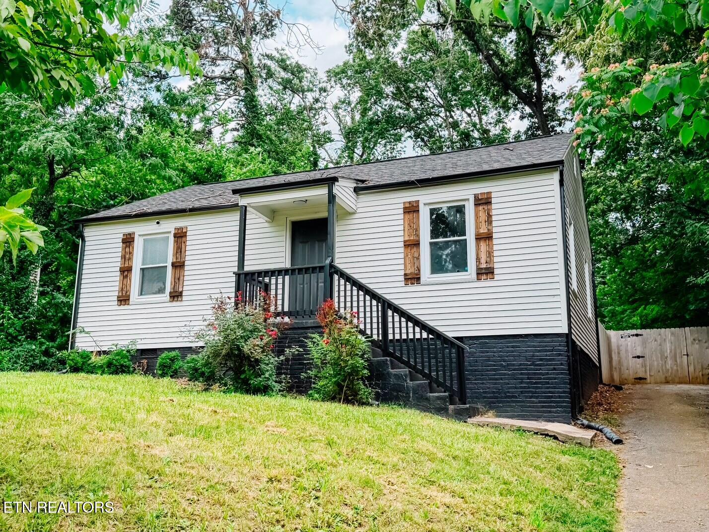 2512 Greenfield Lane — photo
