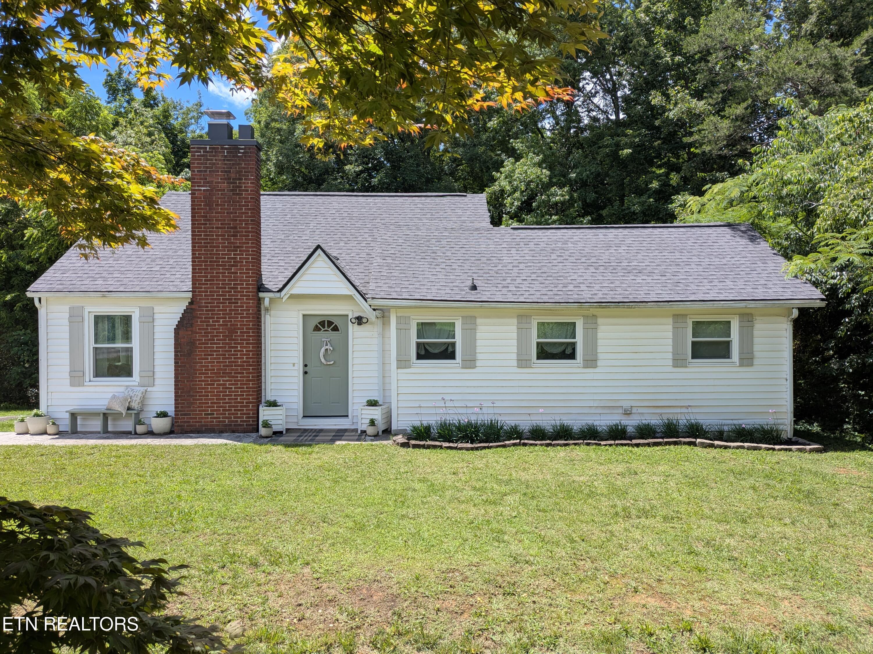 8135 Harmon Rd — photo