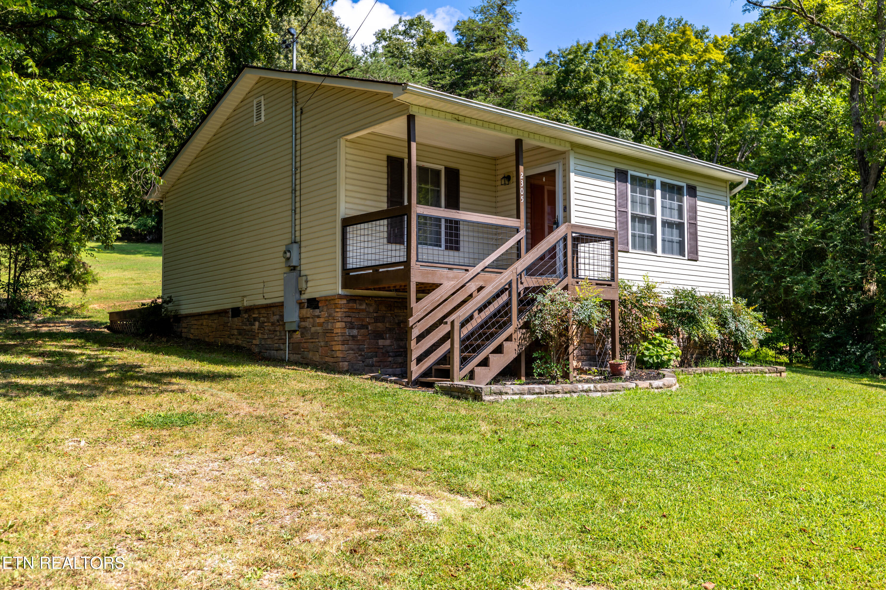 2305 Smith School Rd — photo