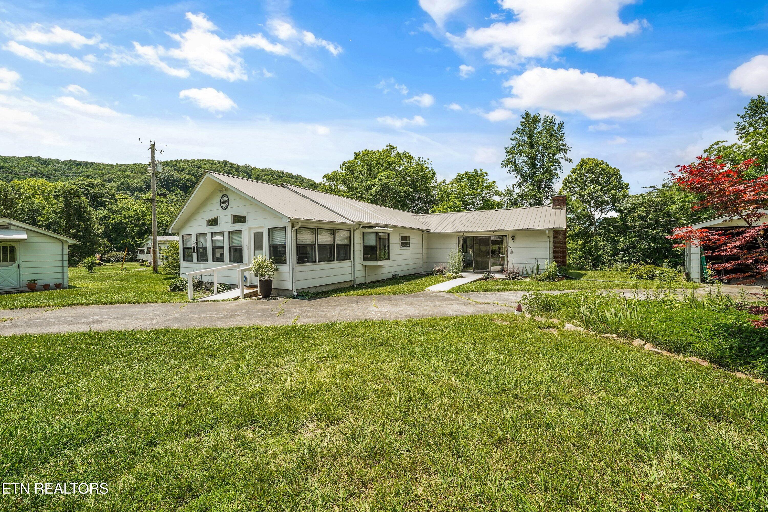 127 Mountain Rd — photo