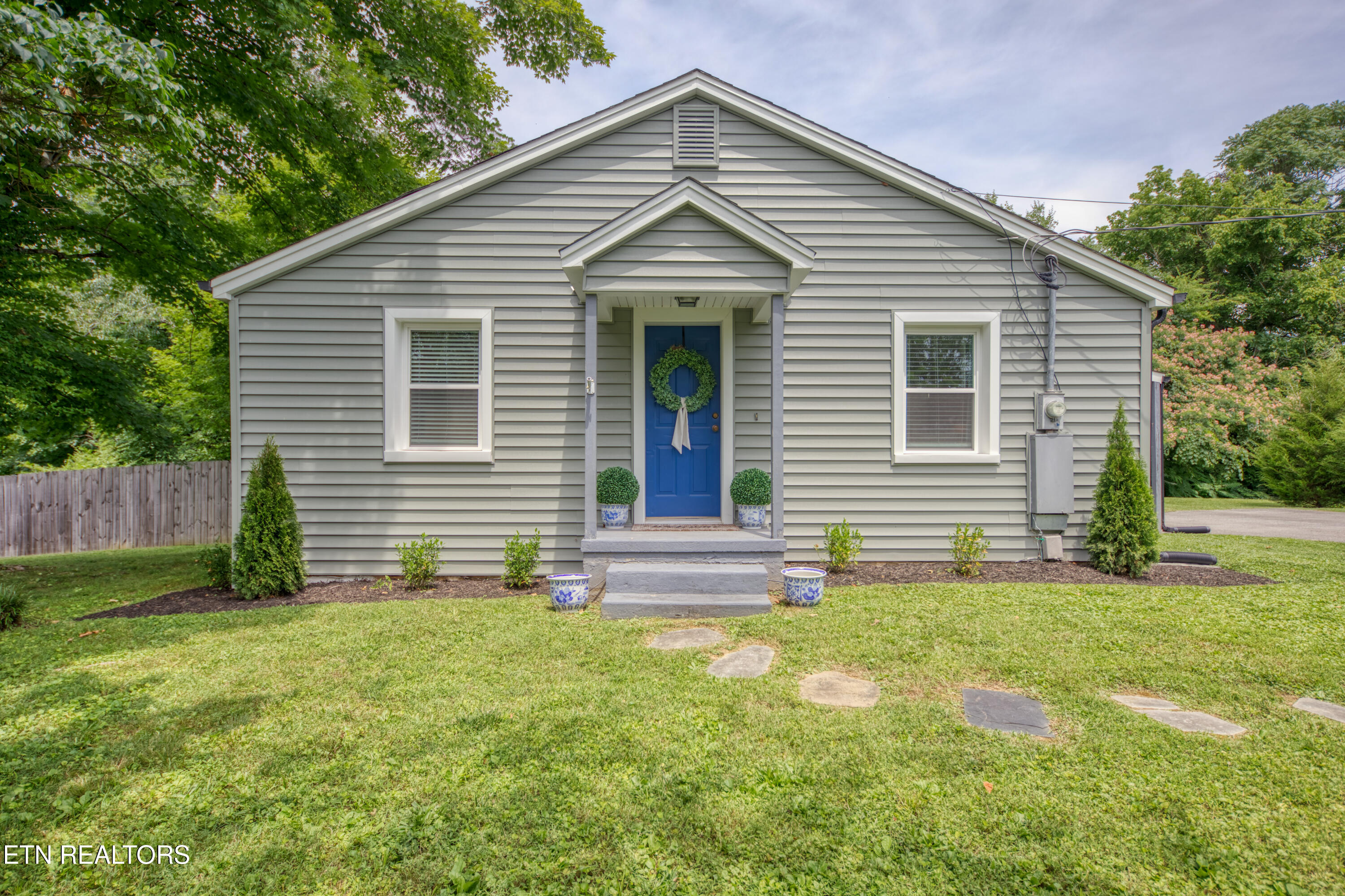425 W Ford Valley Rd — photo
